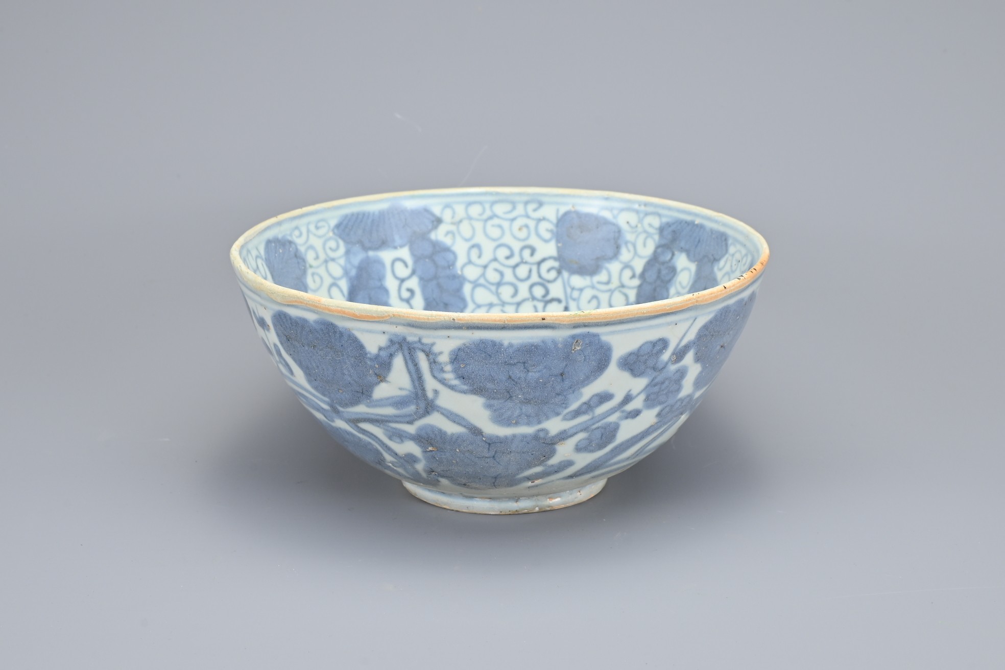 A CHINESE BLUE AND WHITE PORCELAIN BOWL, MING DYNASTY, 16TH CENTURY. Extensively decorated with a - Image 3 of 8