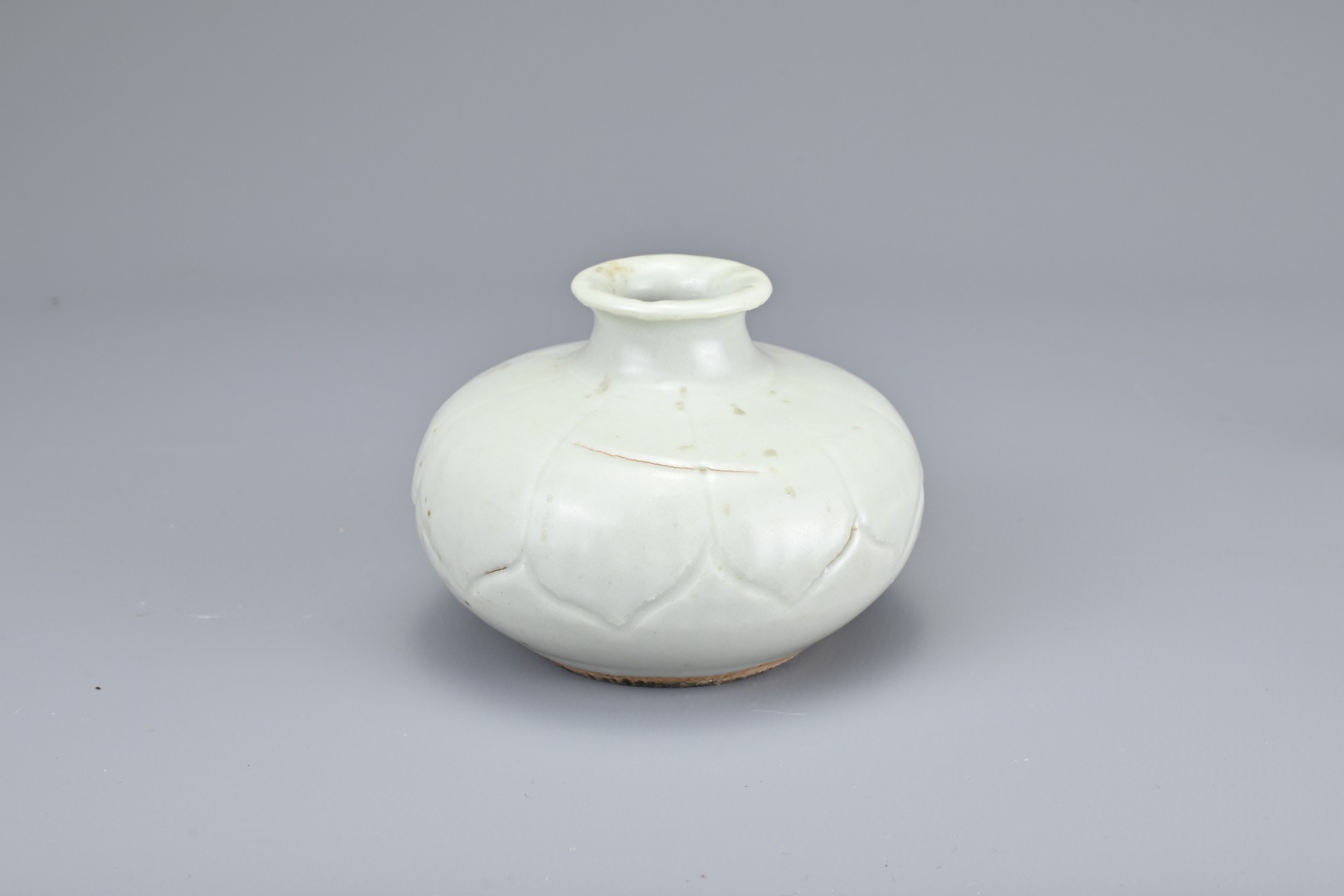 FOUR CHINESE QINGBAI PORCELAIN ITEMS. To include a jarlet, chicken form ewer, water dropper in the - Image 14 of 15