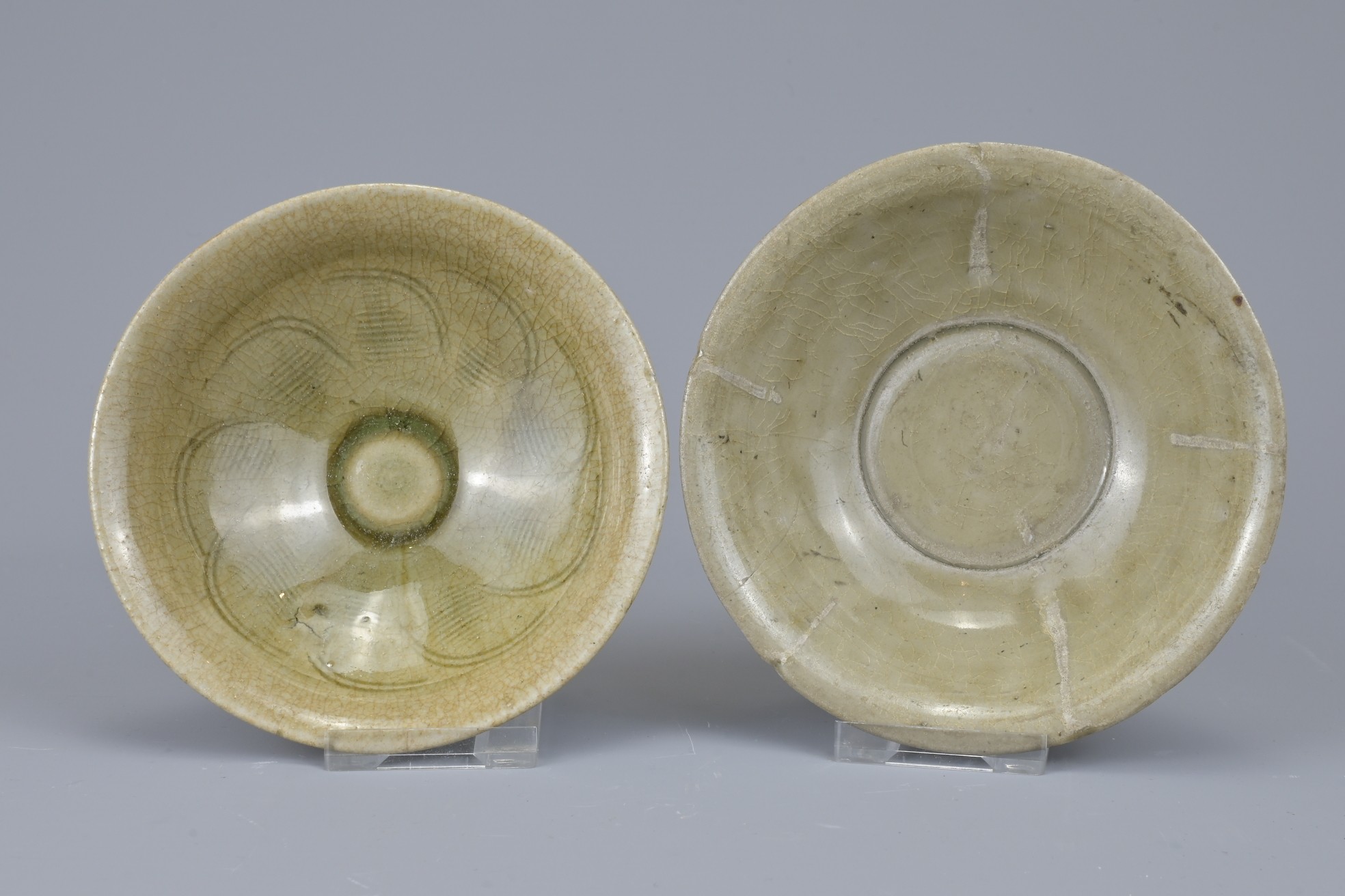 THREE CHINESE CELADON ITEMS, SONG DYNASTY. To include a Yaozhou tea bowl with floral medallion to - Image 6 of 8