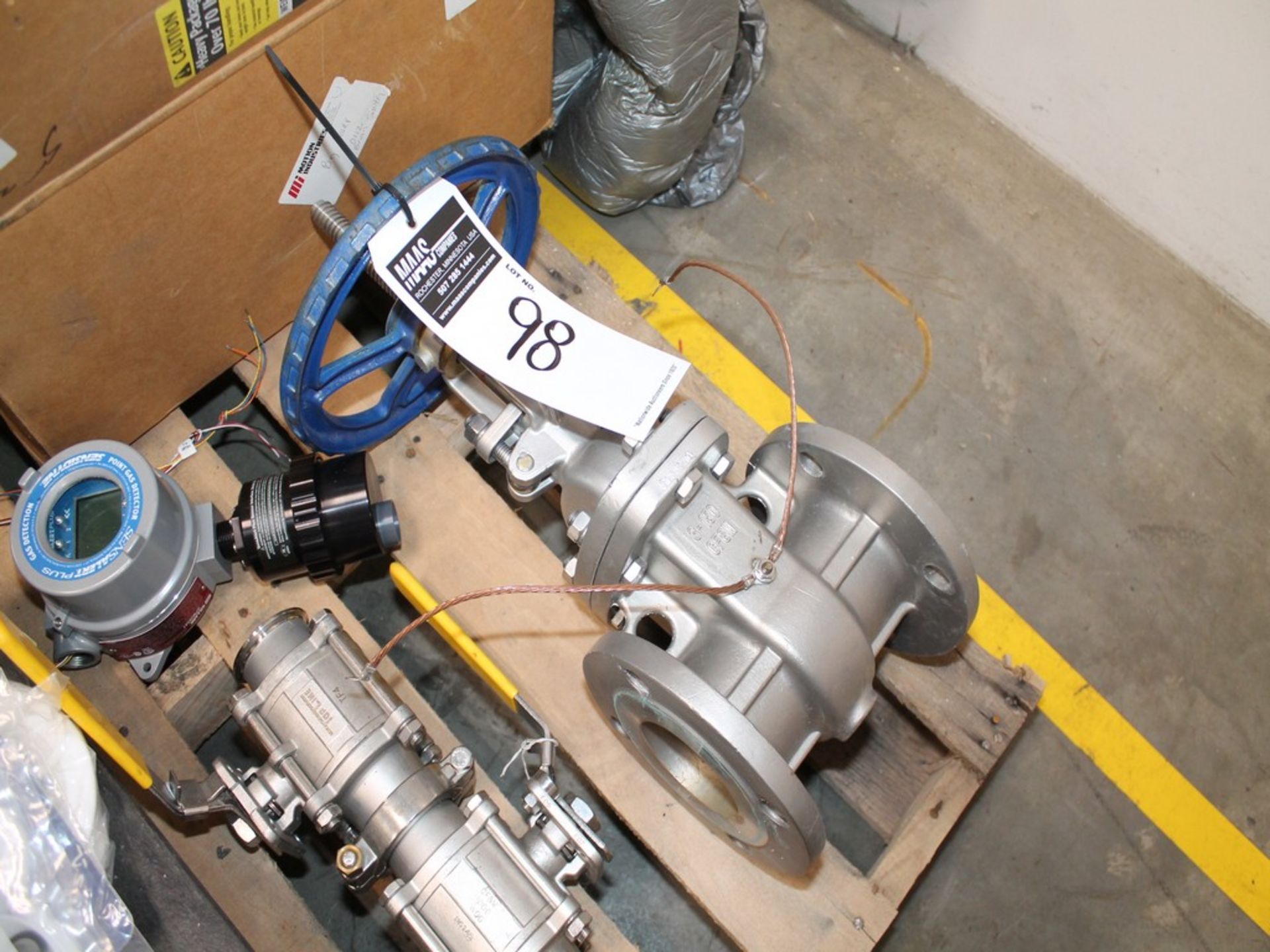 LOT CONTENTS OF PALLET WITH MISCELLANEOUS PUMPS, GAUGES, VALVES, METERS - Image 8 of 12