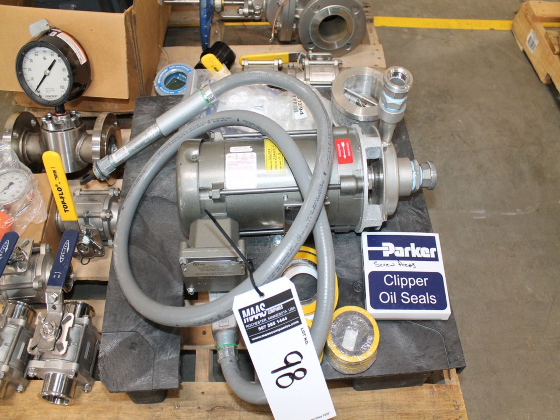 LOT CONTENTS OF PALLET WITH MISCELLANEOUS PUMPS, GAUGES, VALVES, METERS - Image 5 of 12