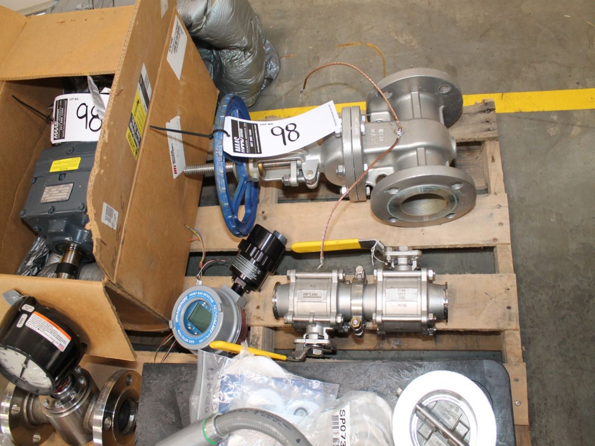 LOT CONTENTS OF PALLET WITH MISCELLANEOUS PUMPS, GAUGES, VALVES, METERS - Image 7 of 12