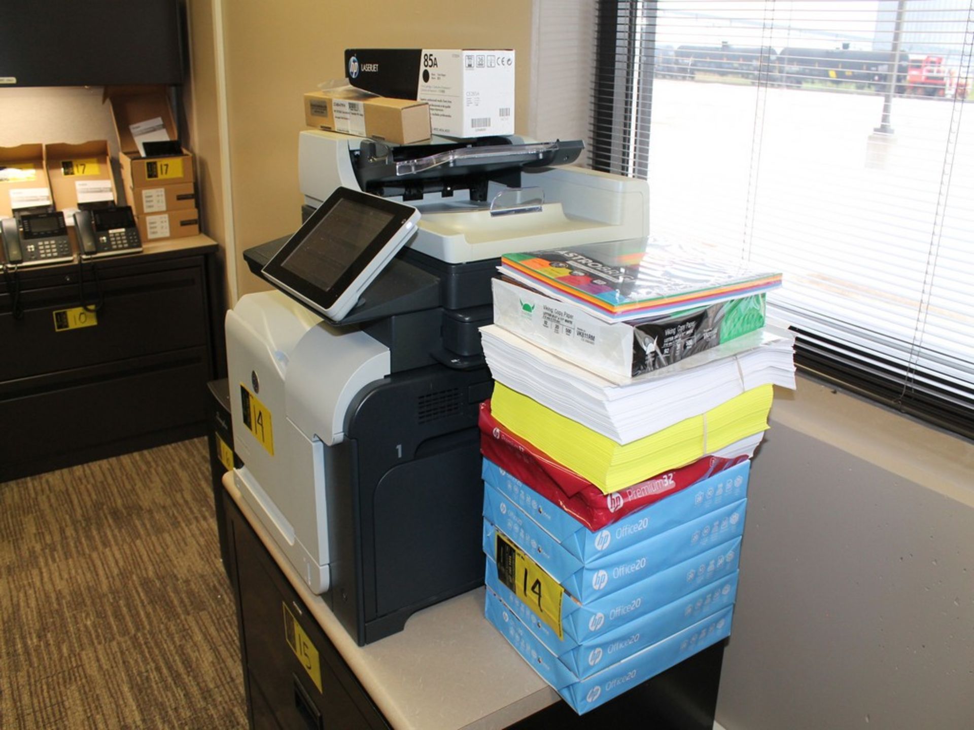 HEWLETT PACKARD LOT MULTI FUNCTION PRINTER & SUPPLIES - Image 7 of 8