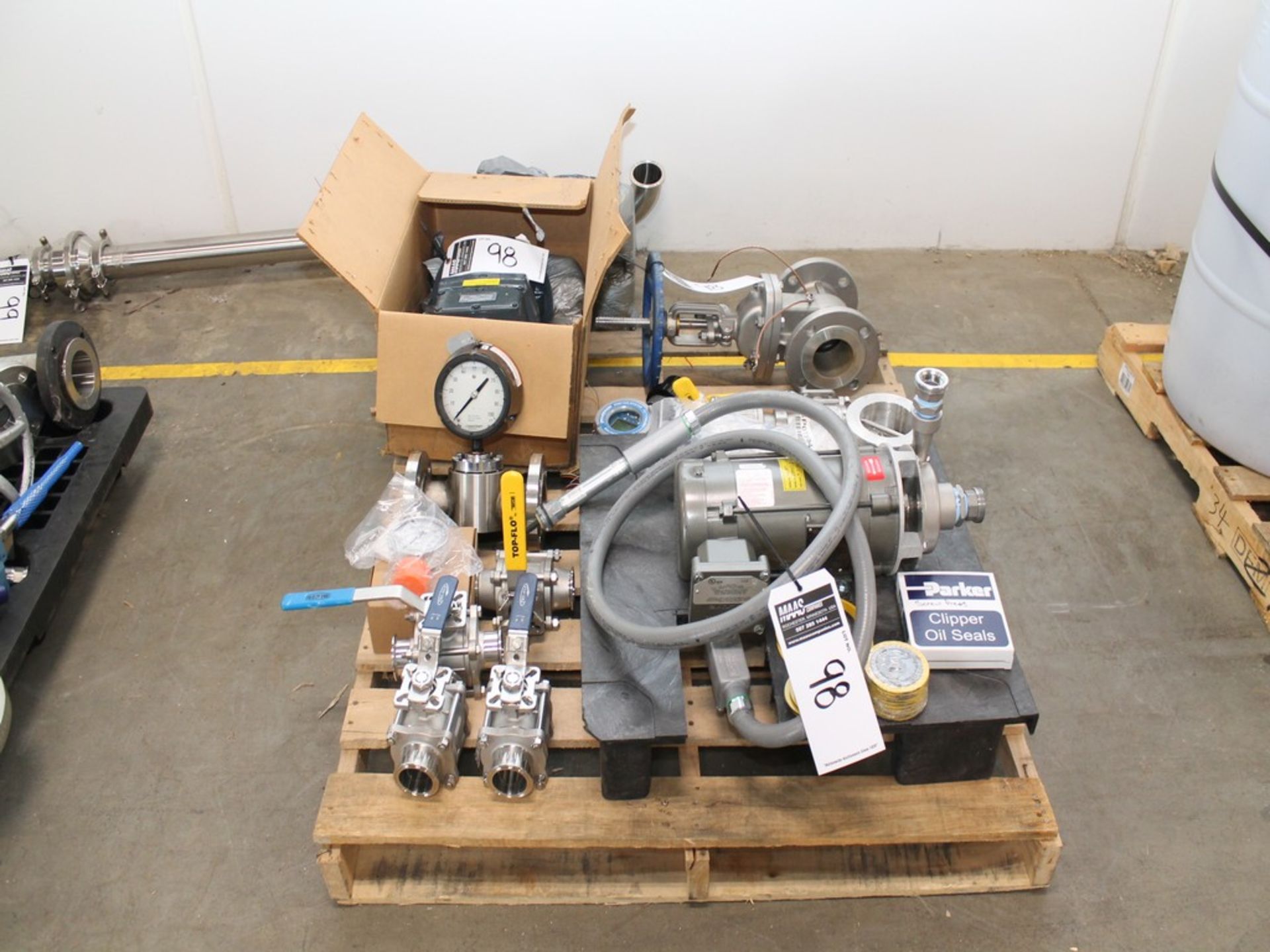 LOT CONTENTS OF PALLET WITH MISCELLANEOUS PUMPS, GAUGES, VALVES, METERS - Image 2 of 12