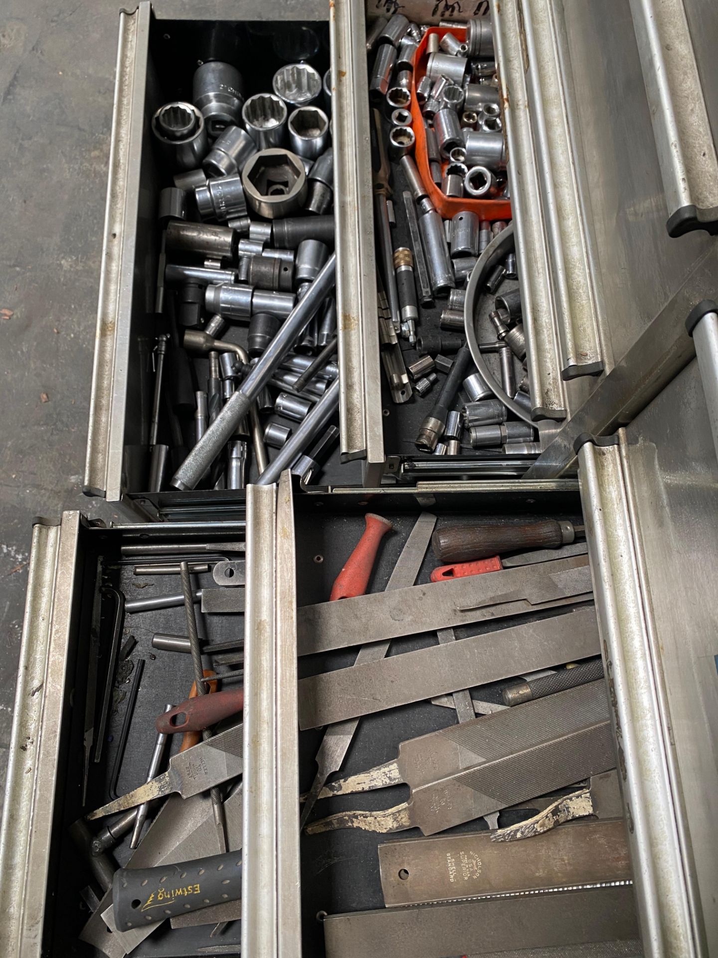 CSPS ROLLAWAY TOOLBOX #2 WITH ASSORTED TOOLS - Image 3 of 4