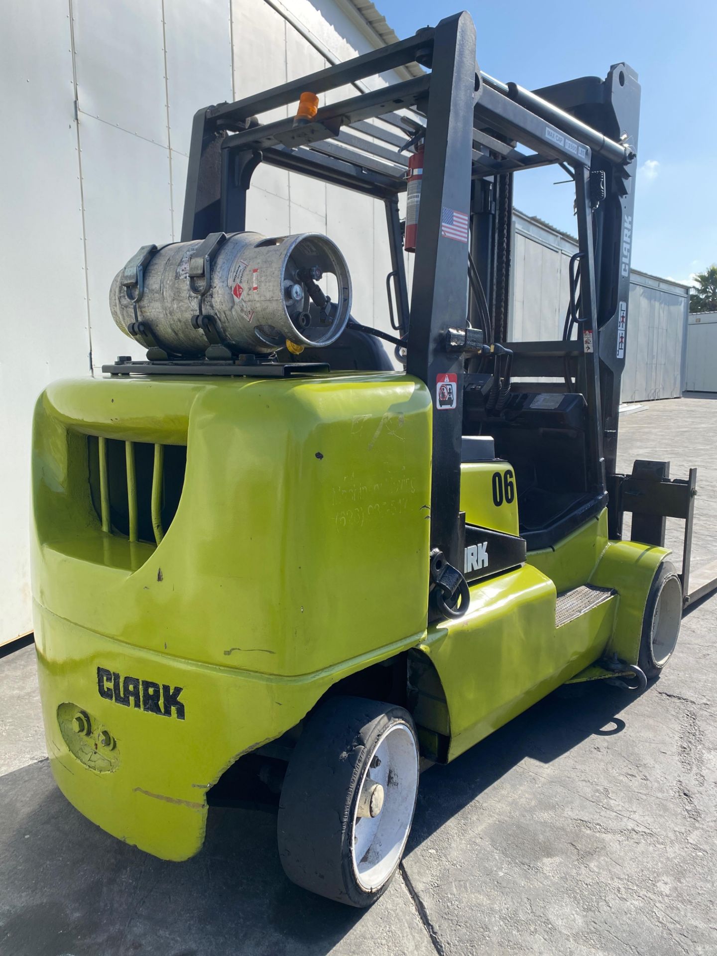 FORKLIFT, CLARK MODEL: CGC-60. 13,300 Pound Lift capacity s/n: CGC470L-39-9613 - Image 2 of 6