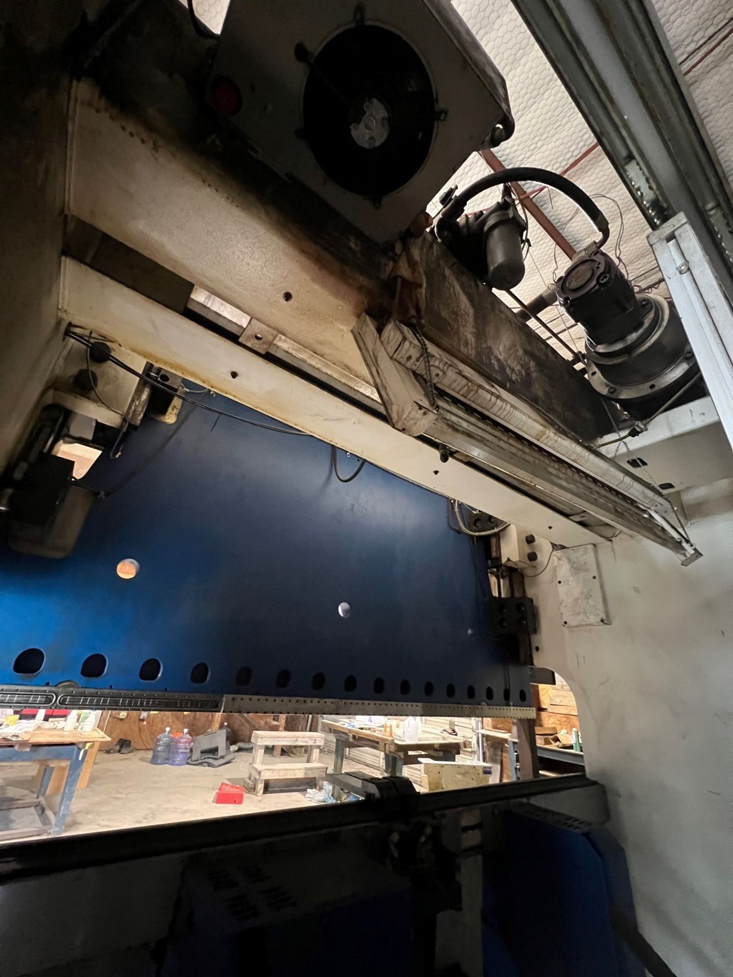 2000 TRUMPF 6-AXIS TRUMABEND V230 257 TON PRESS BRAKE 144" AUTOMATIC - Image 9 of 11