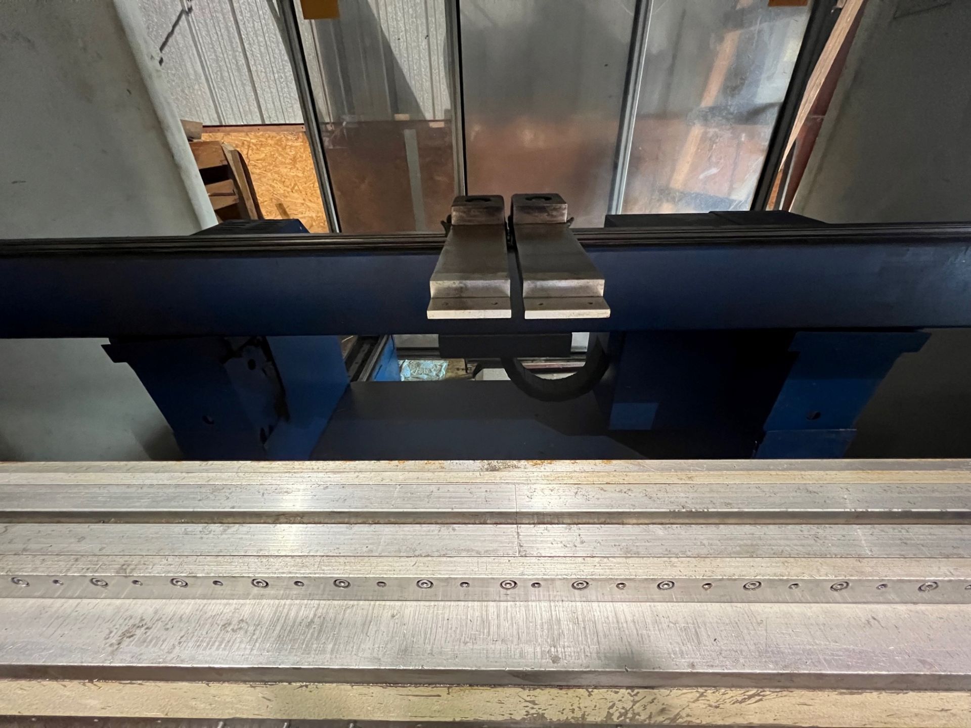 2000 TRUMPF 6-AXIS TRUMABEND V230 257 TON PRESS BRAKE 144" AUTOMATIC - Image 2 of 11