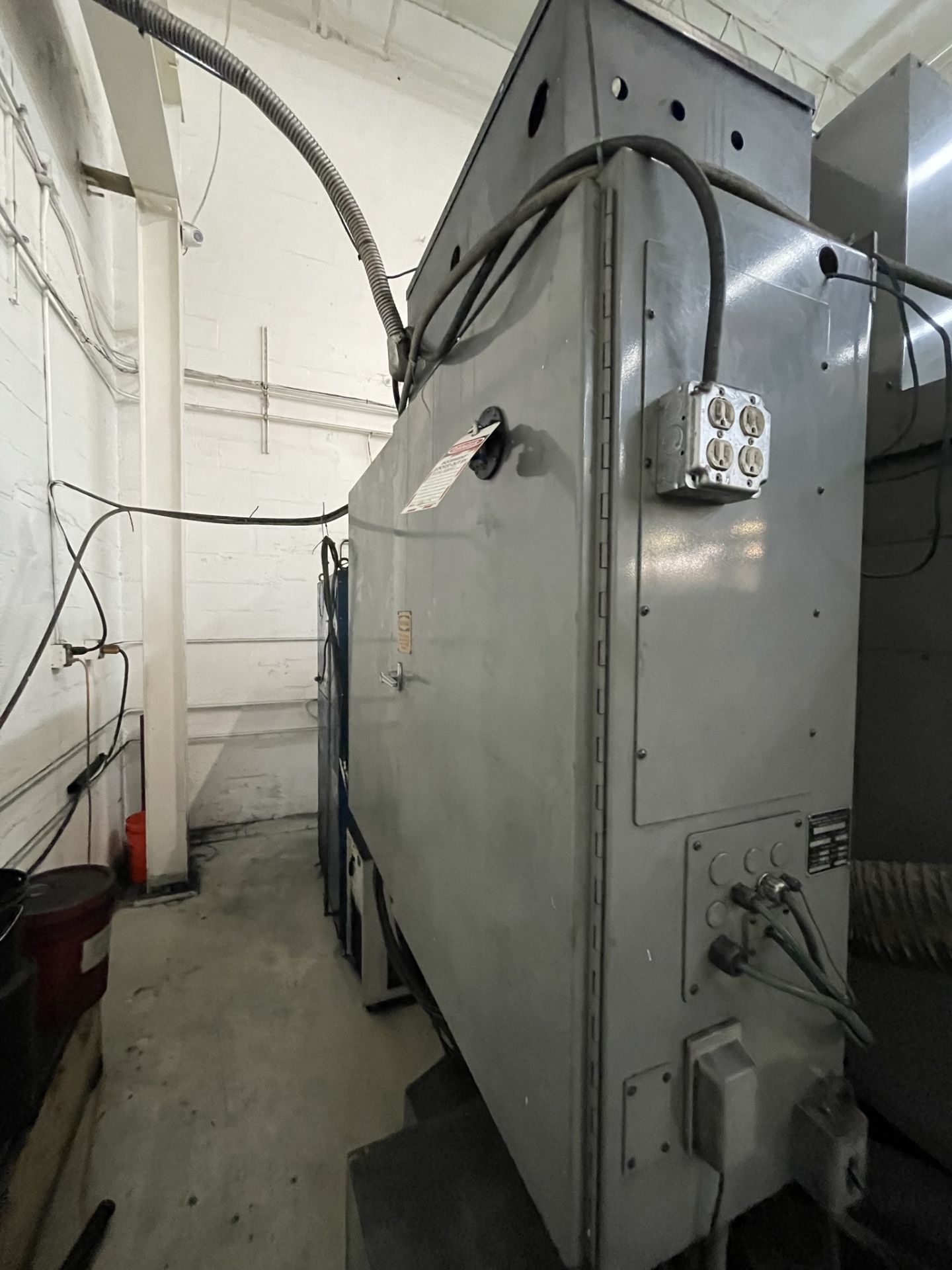 1995 Bostomatic BD32-G CNC Vertical Machining Center - Image 9 of 10