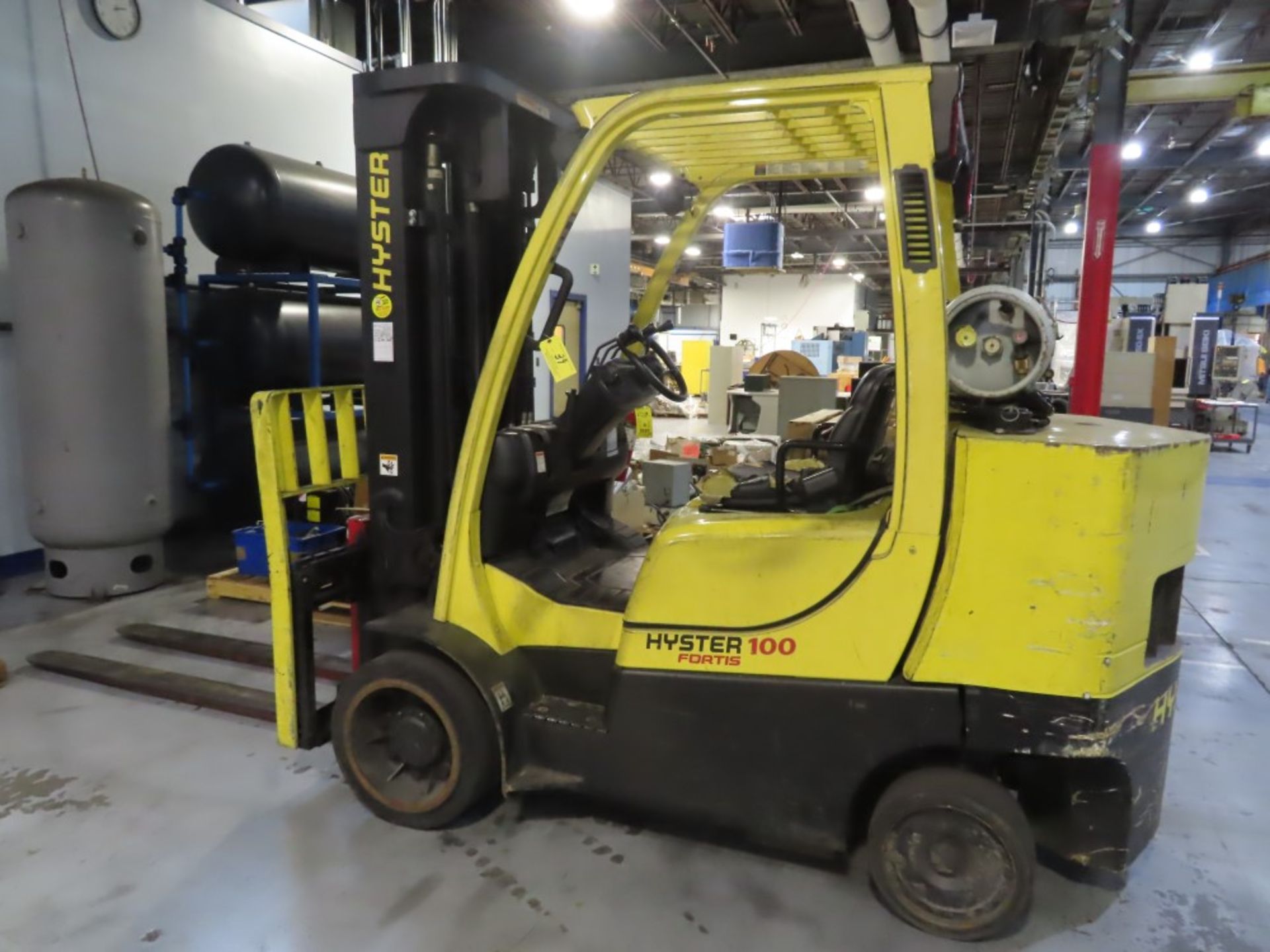 Hyster 100 Fortis 9,350 lb Cap LPG Forklift