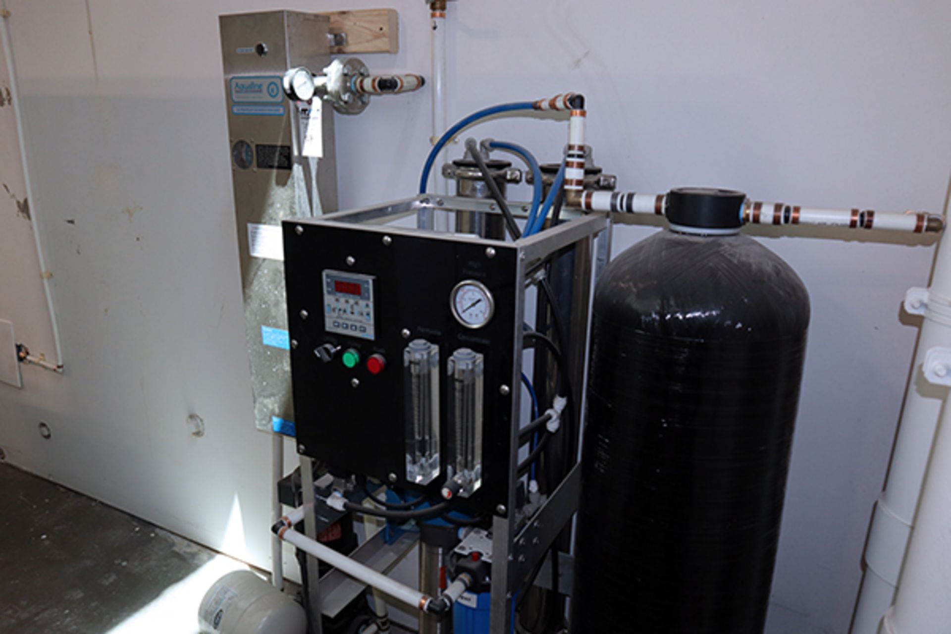 Aquafine SL-1 DI WATER PRODUCTION SYSTEM including pump and UV sterilization - Image 2 of 5