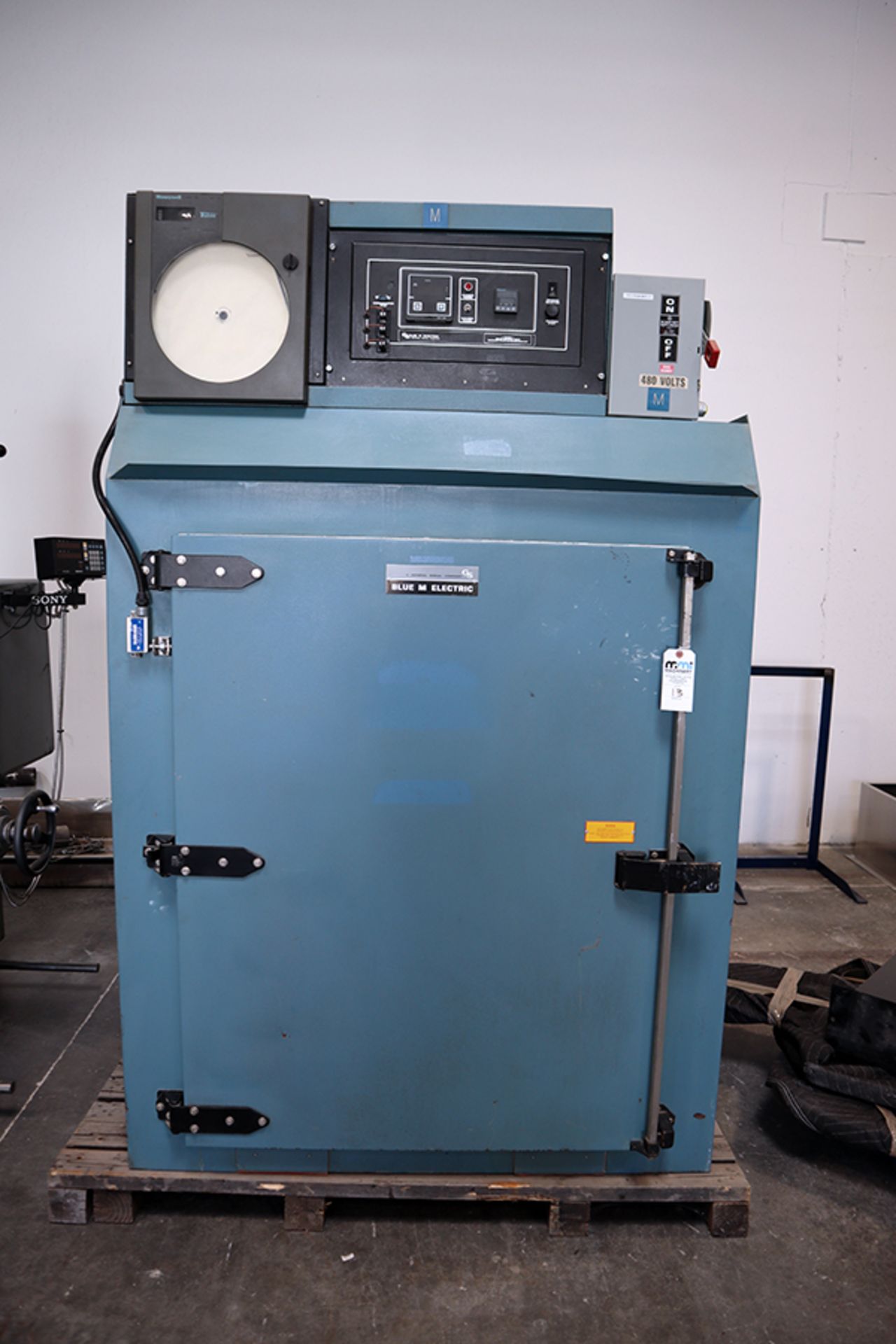 Blue M Electric DCRI-366-G-MP550 Mechanical Convection Batch Process Oven - Image 3 of 8