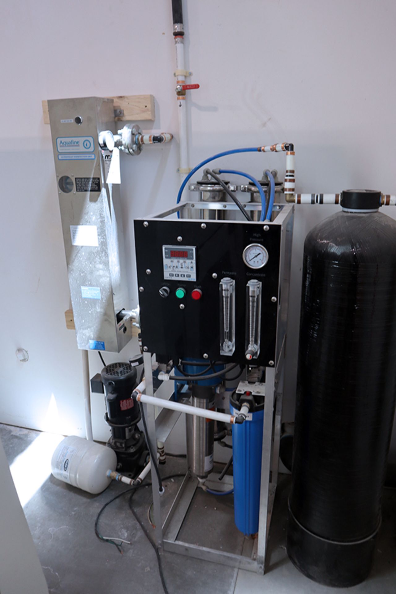 Aquafine SL-1 DI WATER PRODUCTION SYSTEM including pump and UV sterilization - Image 4 of 5