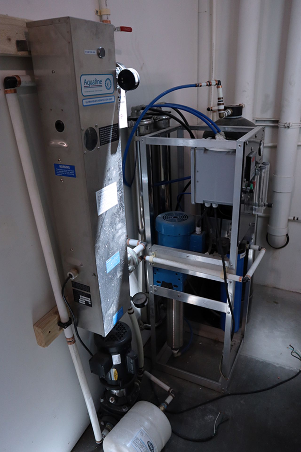 Aquafine SL-1 DI WATER PRODUCTION SYSTEM including pump and UV sterilization - Image 3 of 5