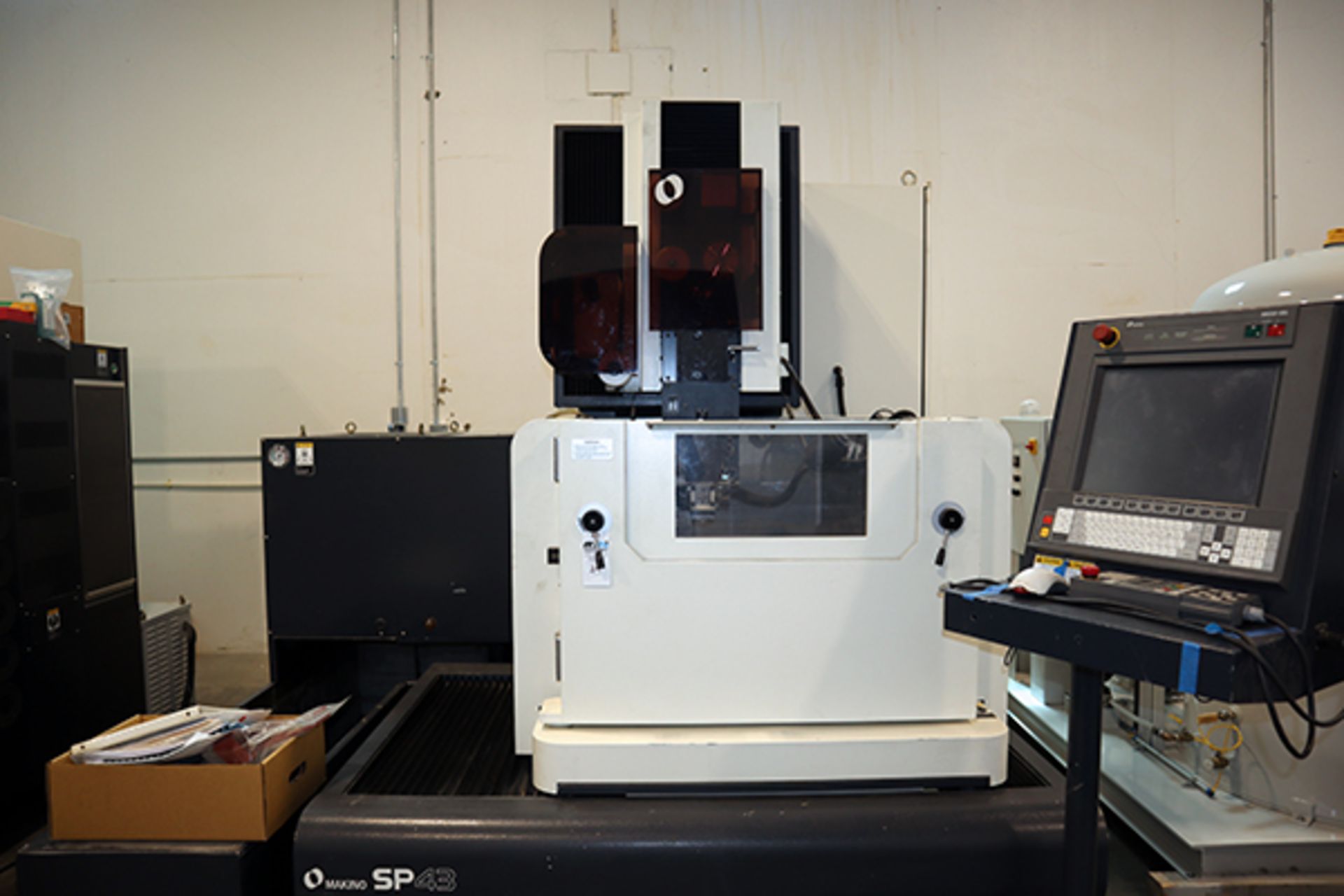 Makino SP43 Wire EDM (2007) - Image 4 of 25