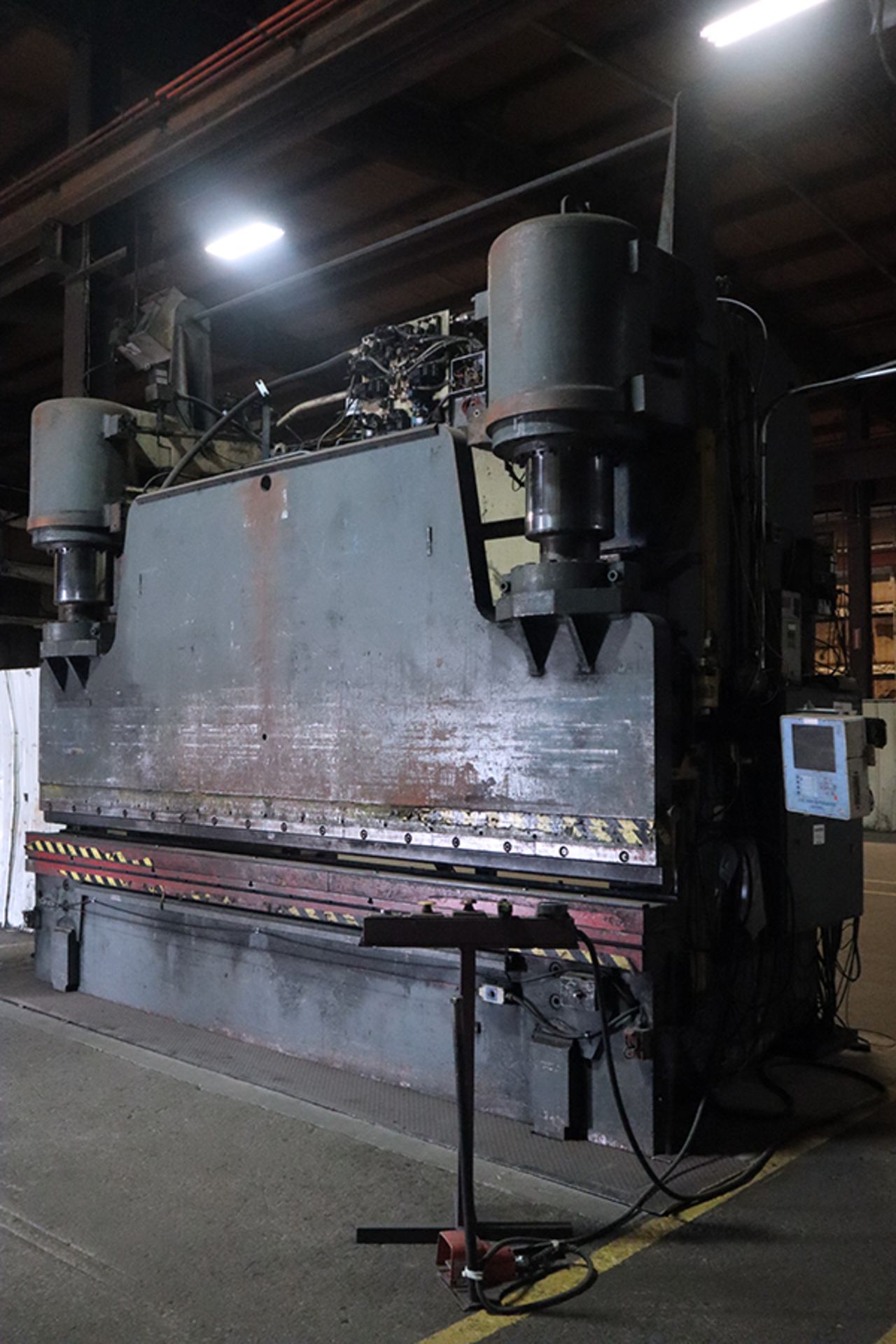 750 Ton D & K Hydraulic Press Brake w/ Auto Back Gauge - Image 6 of 23