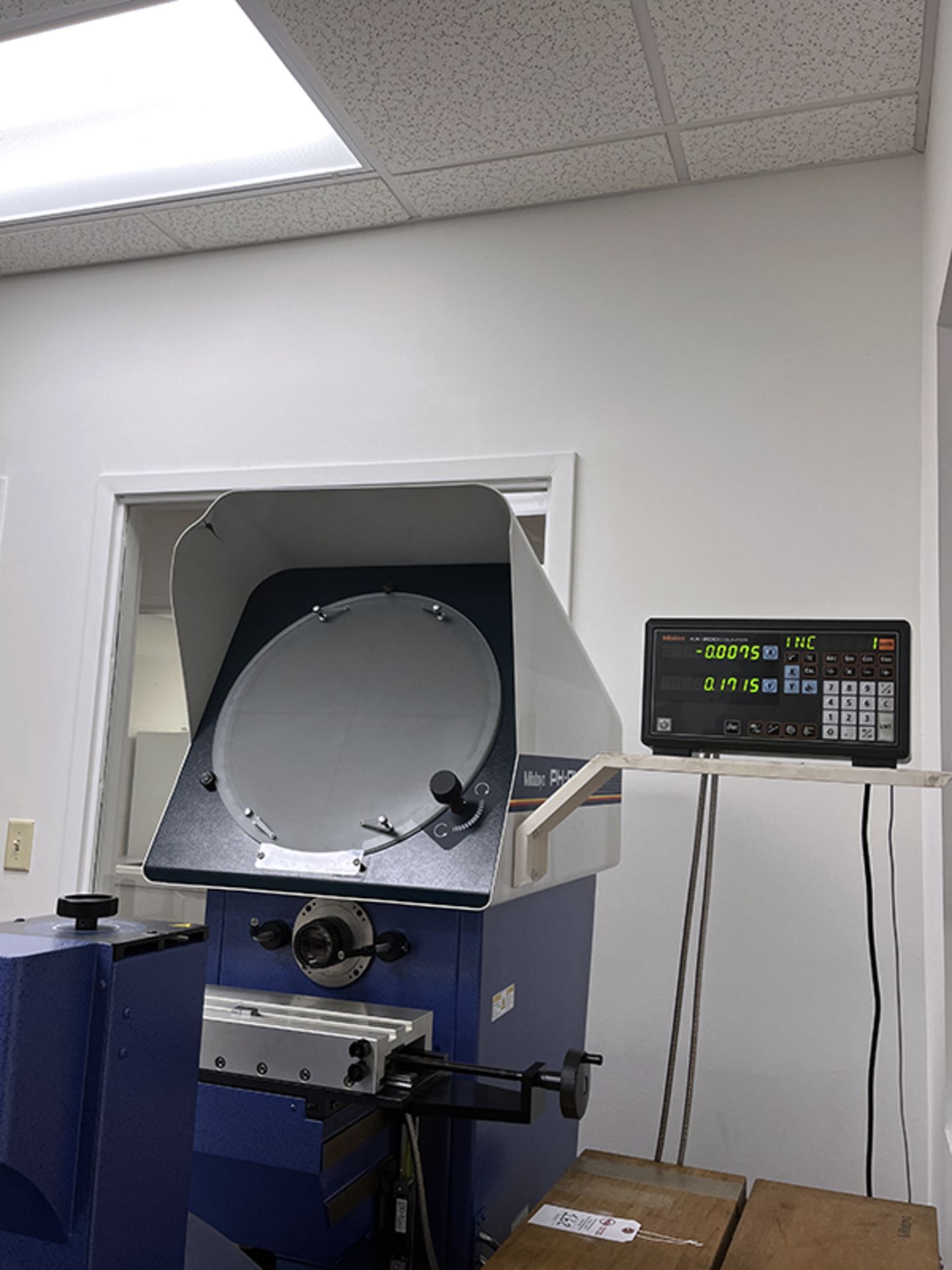 16" Mitutoyo PH-A14 Optical Comparator (2015) - Image 6 of 10