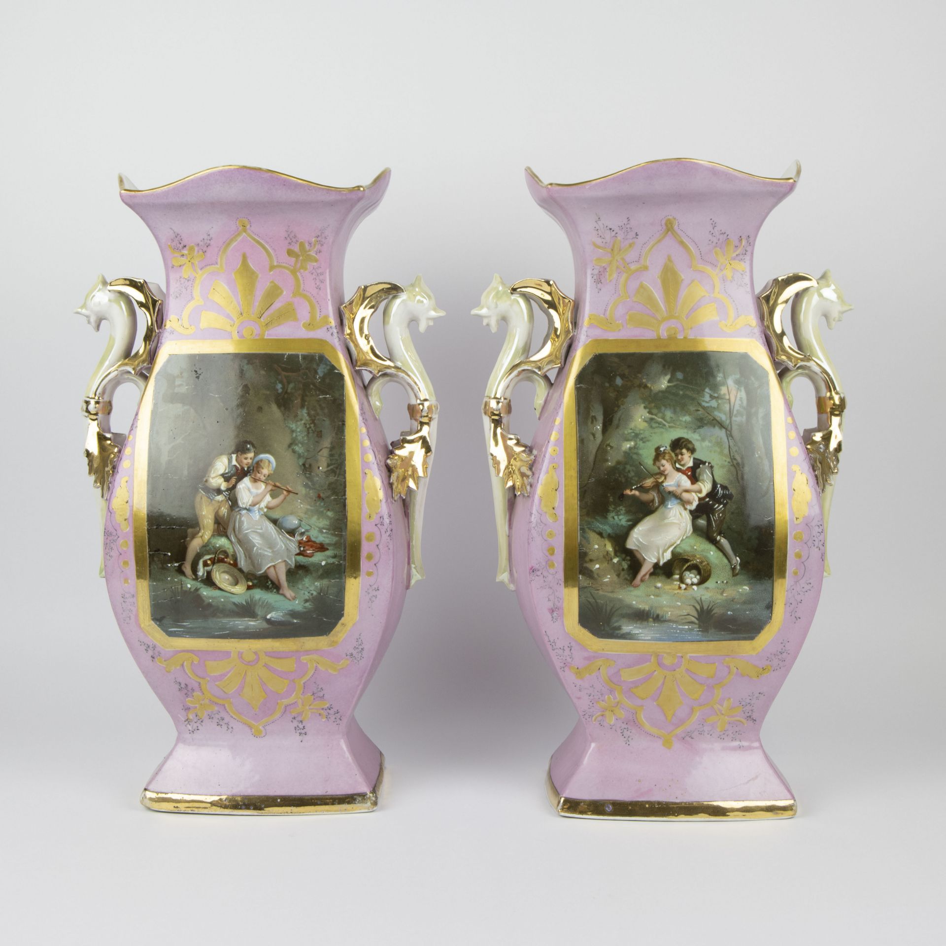 Pair of hand-painted 19th century vases Vieux Paris