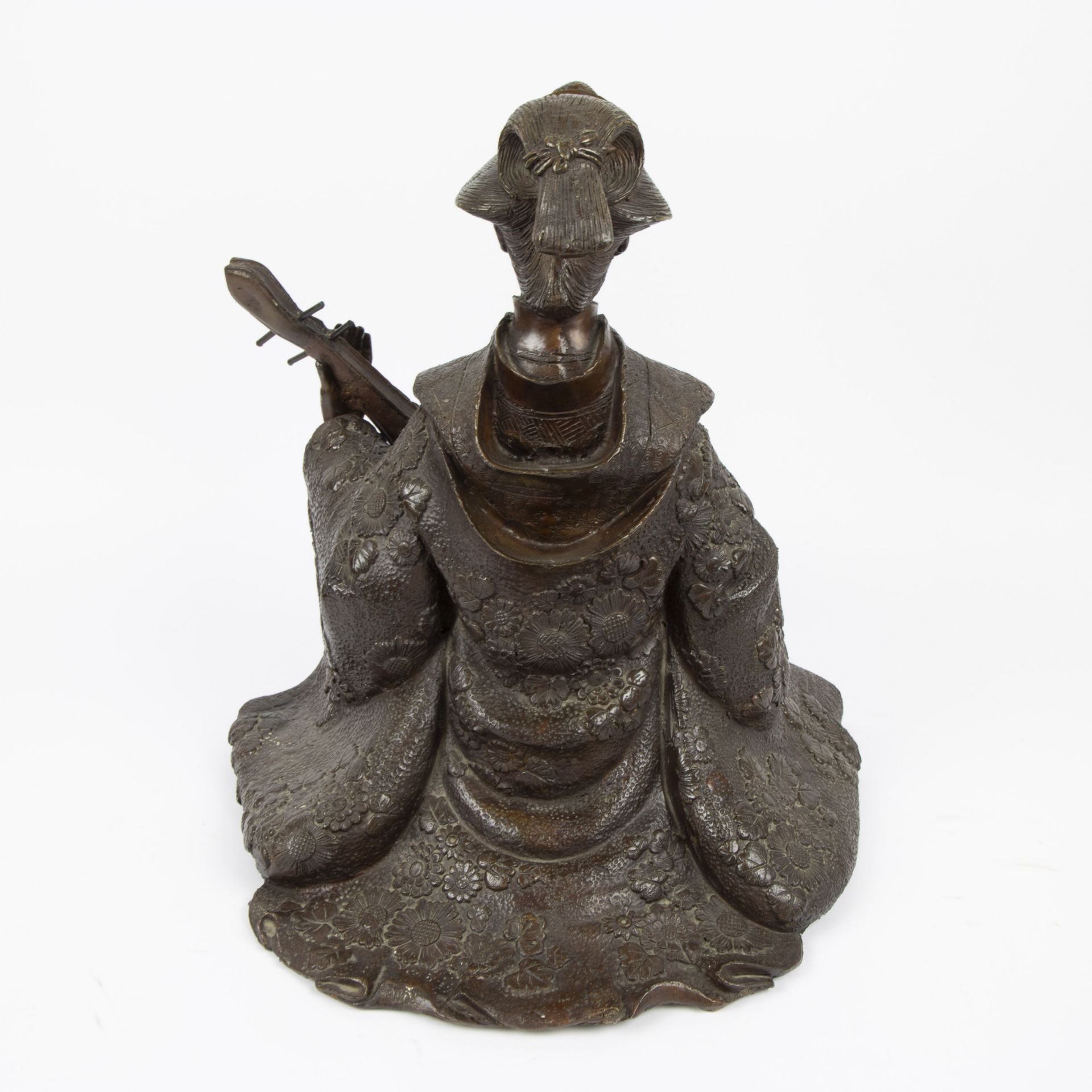 Japanese bronze sculpture of a lady with a lute - Bild 3 aus 5