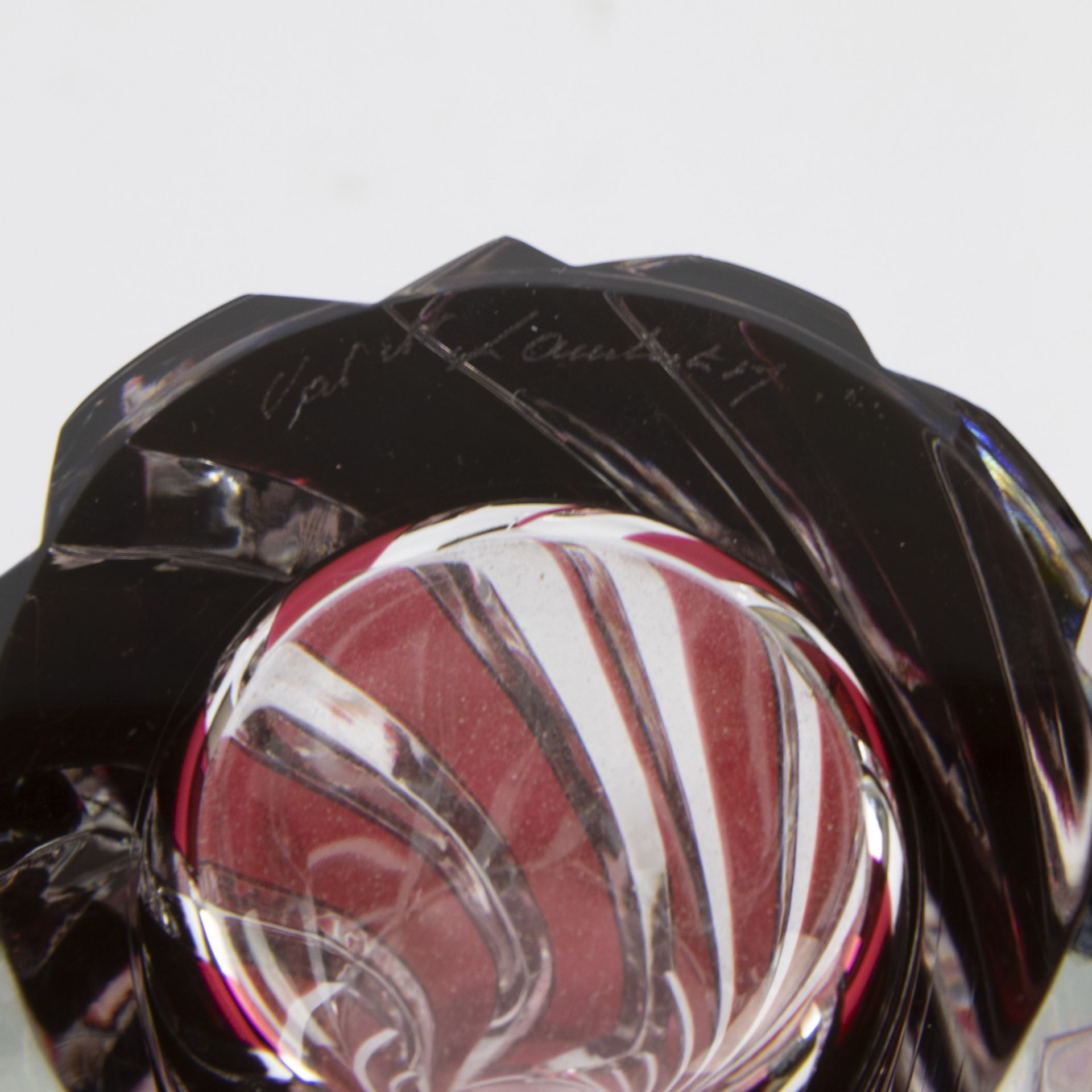 Val Saint Lambert Art Deco tube vase in colorless and red cut crystal - Bild 5 aus 5