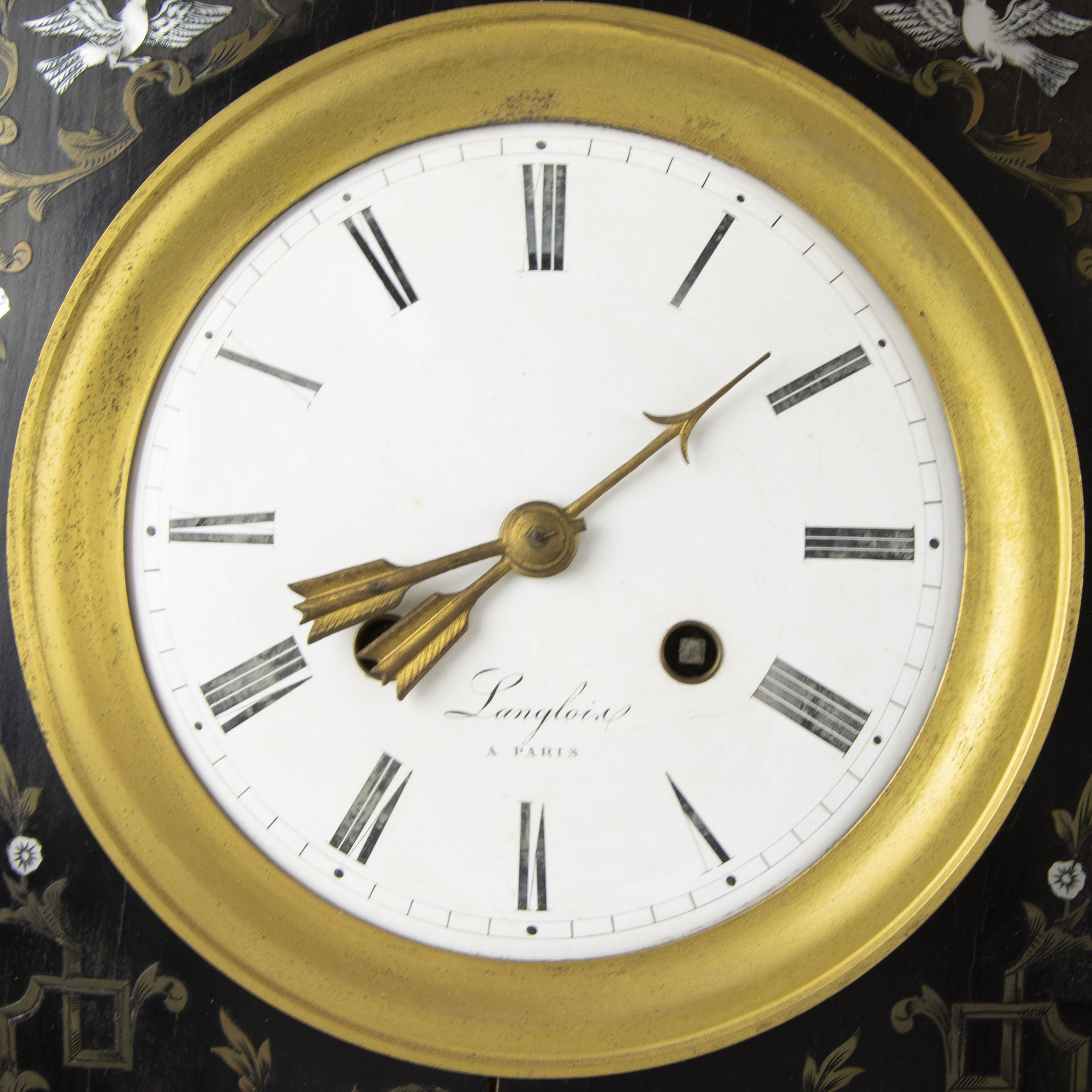 French Napoleon III table clock made of black lacquered wood, decorated with inlay Boulle technique - Image 2 of 3