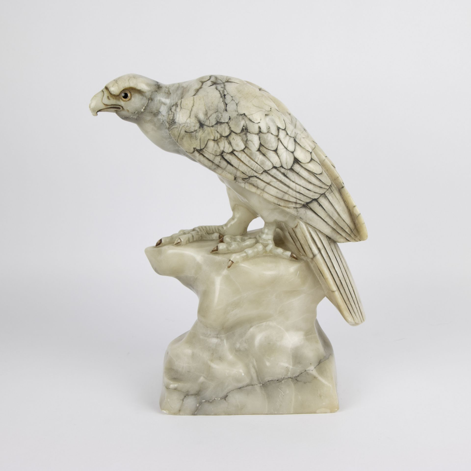 An alabaster sculpture of a hawk, signed - Bild 2 aus 5