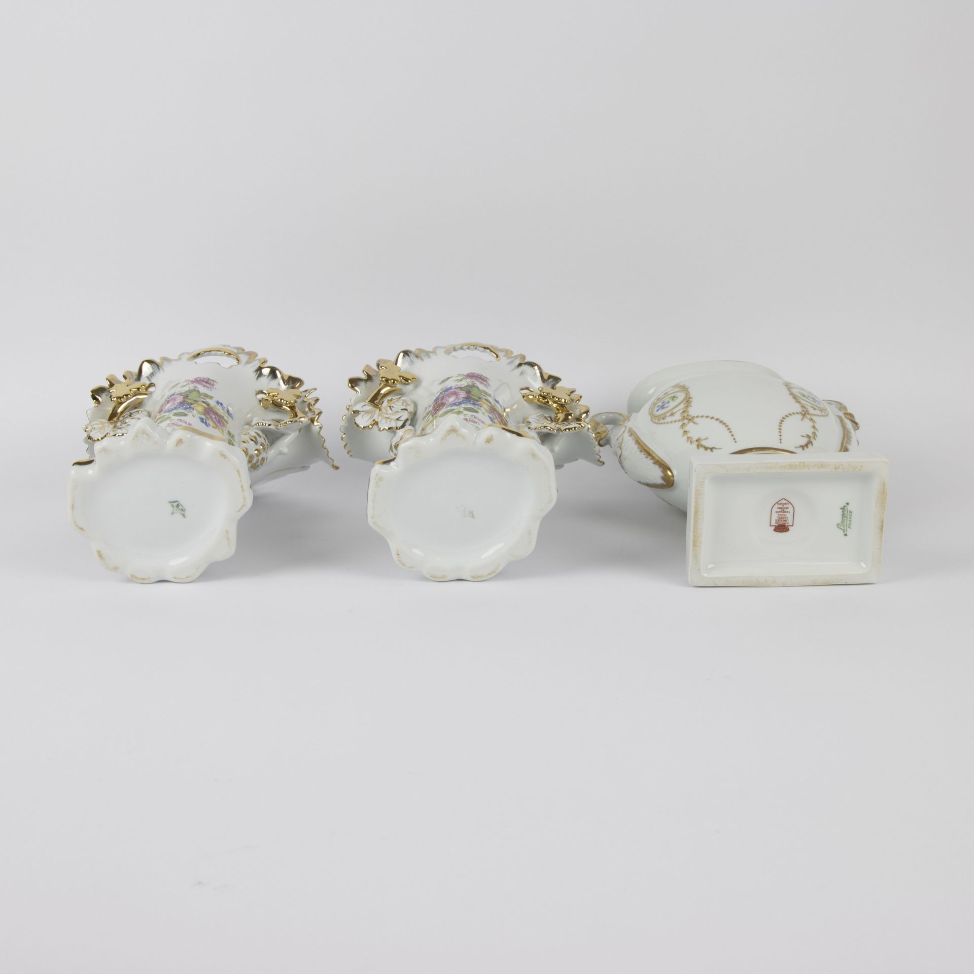 A collection of porcelain Vieux Bruxelles and Limoges - Bild 12 aus 14