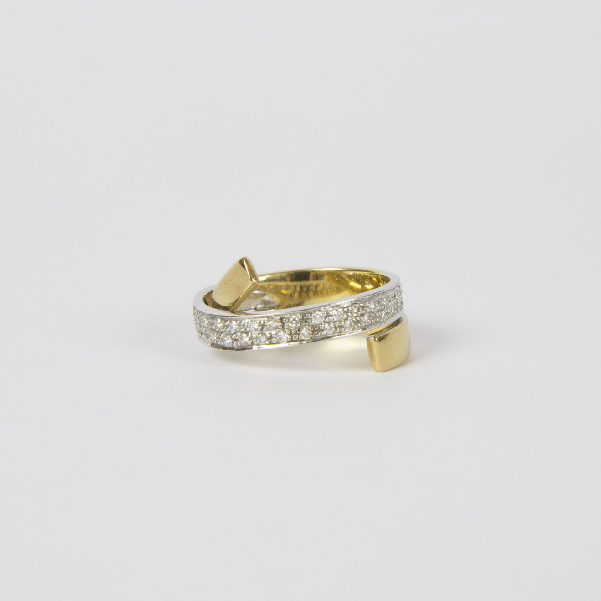 Gold ring 18 kt with diamonds