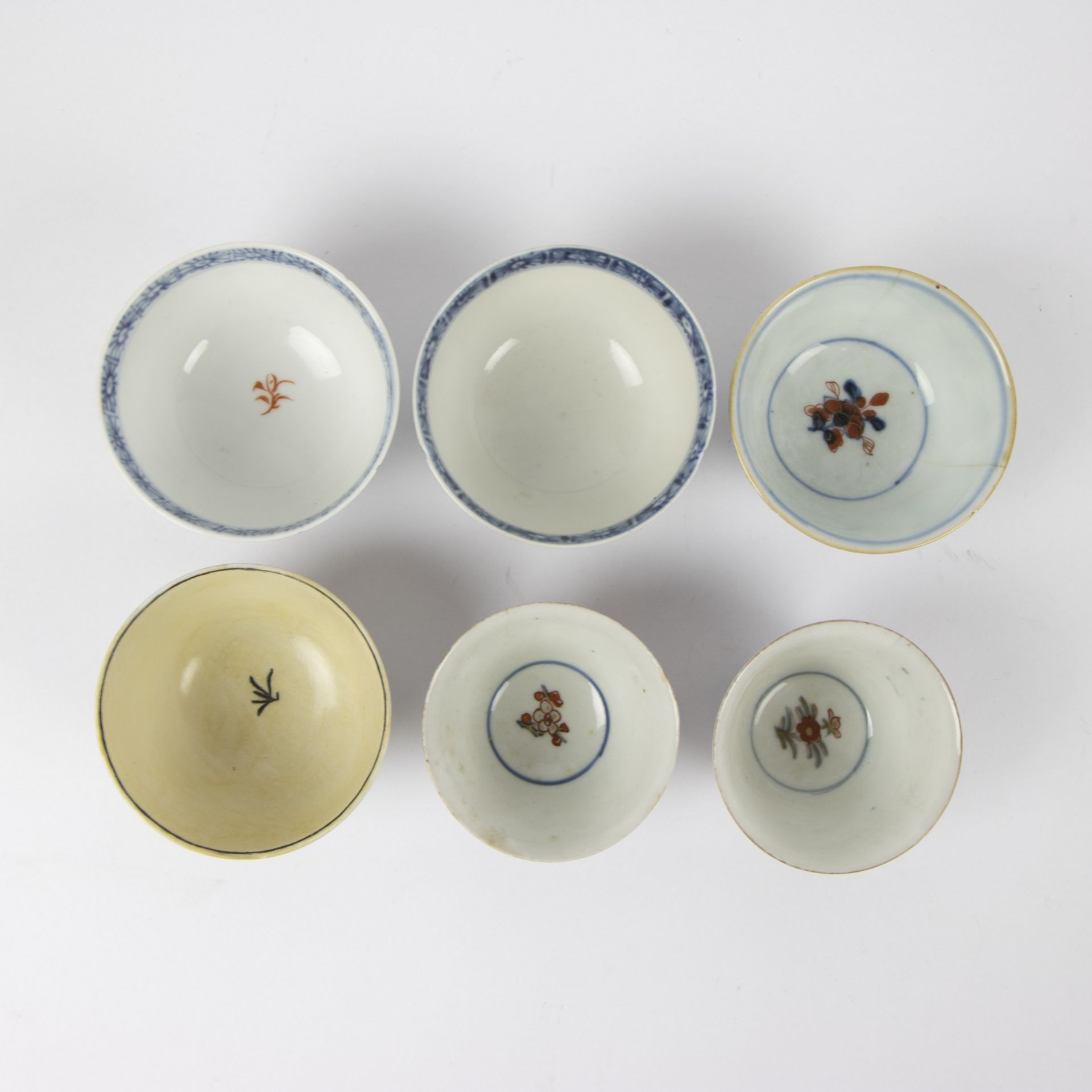 A collection of Chinese cups and saucers 18th century - Bild 6 aus 12