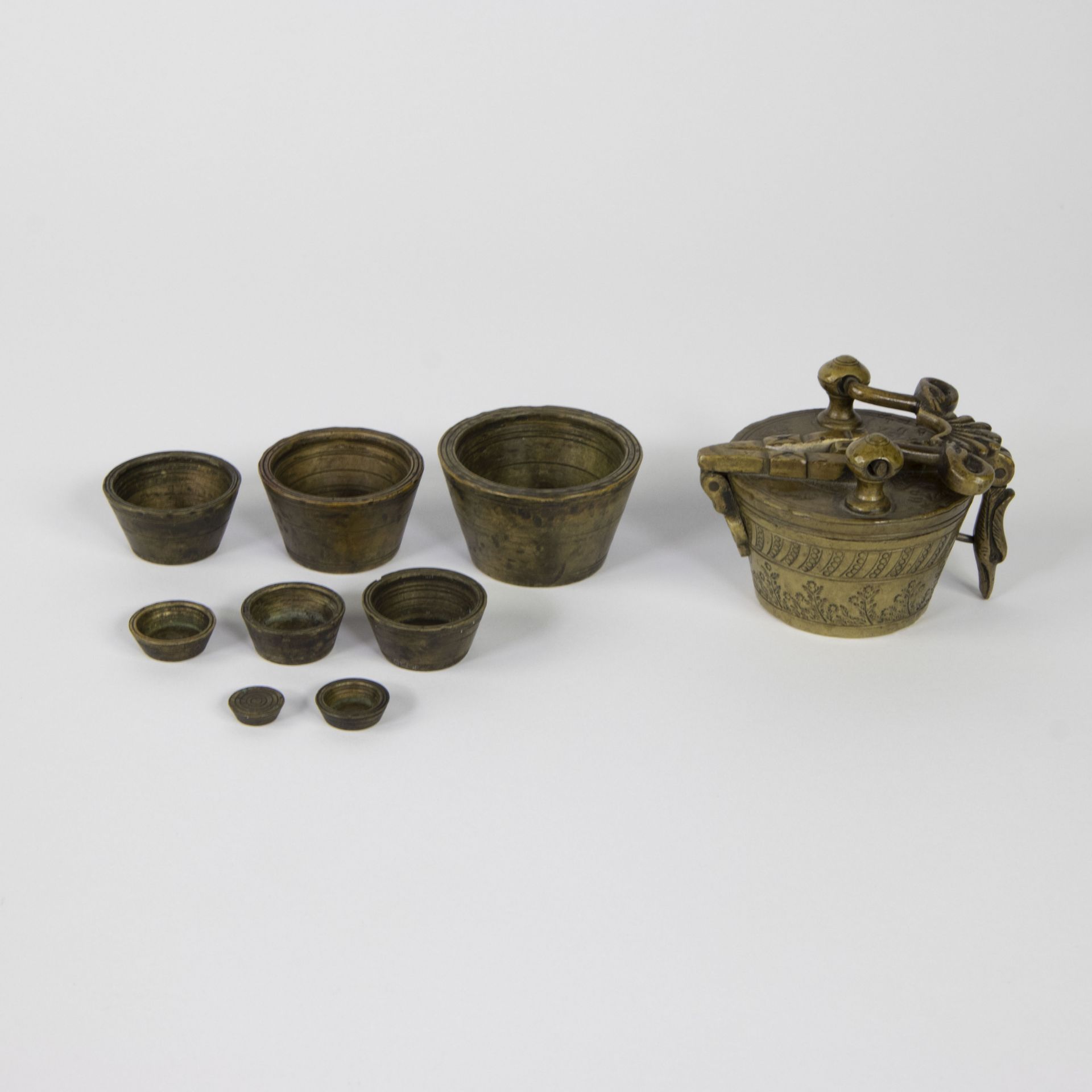 Lot of 4 bronze mortars with 2 pestle and 2 8-piece closing weights German 1836 and 1704 (marked) - Bild 6 aus 8