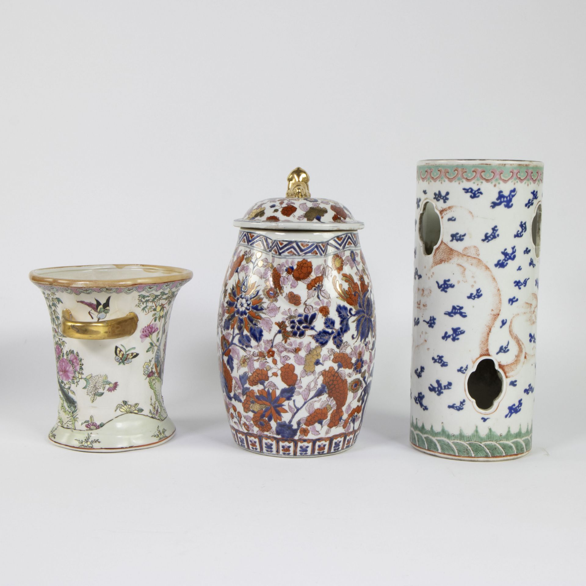 Collection of Asian porcelain, including a Chinese hat stand 19th century - Image 4 of 5