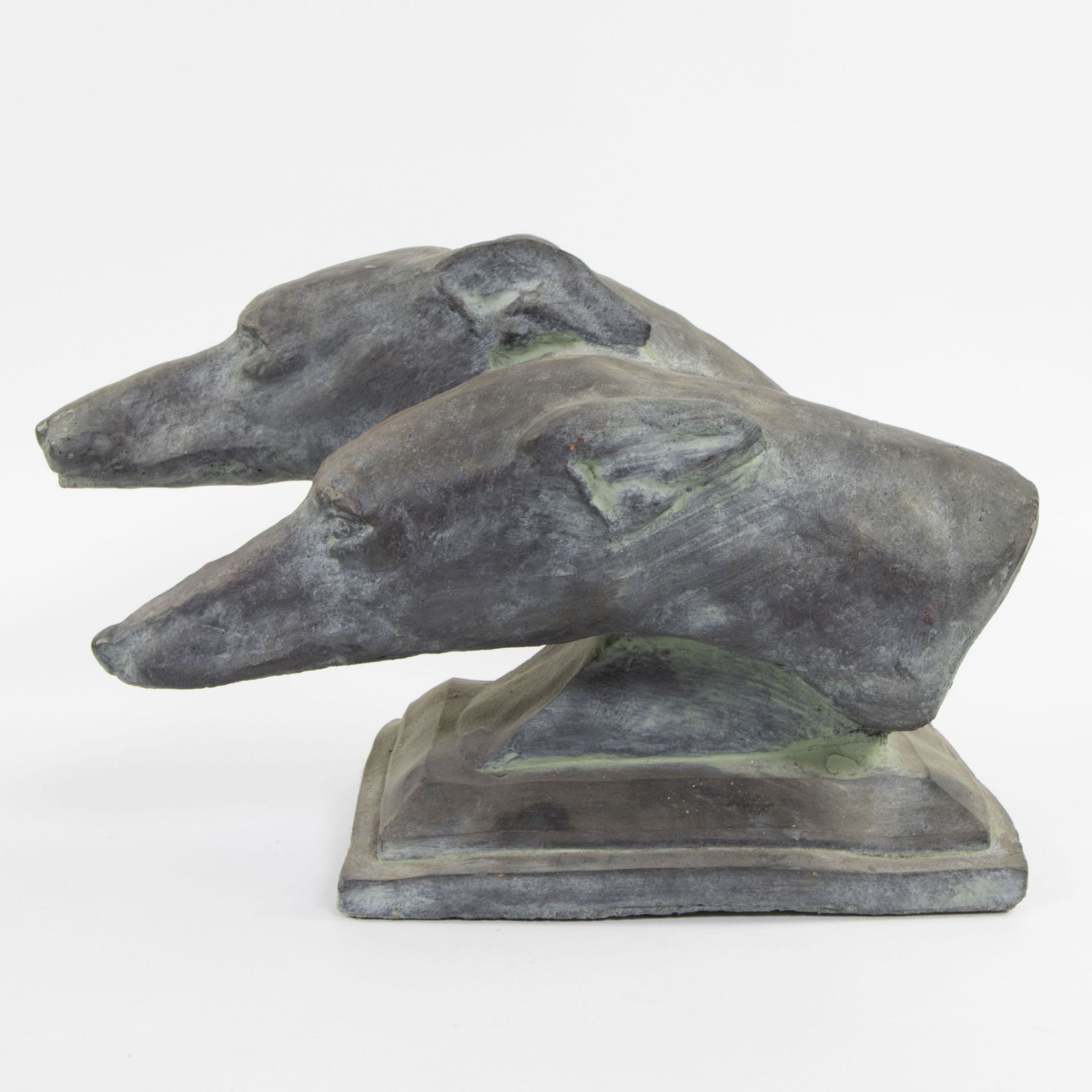 Stone sculpture of greyhound heads - Bild 2 aus 5