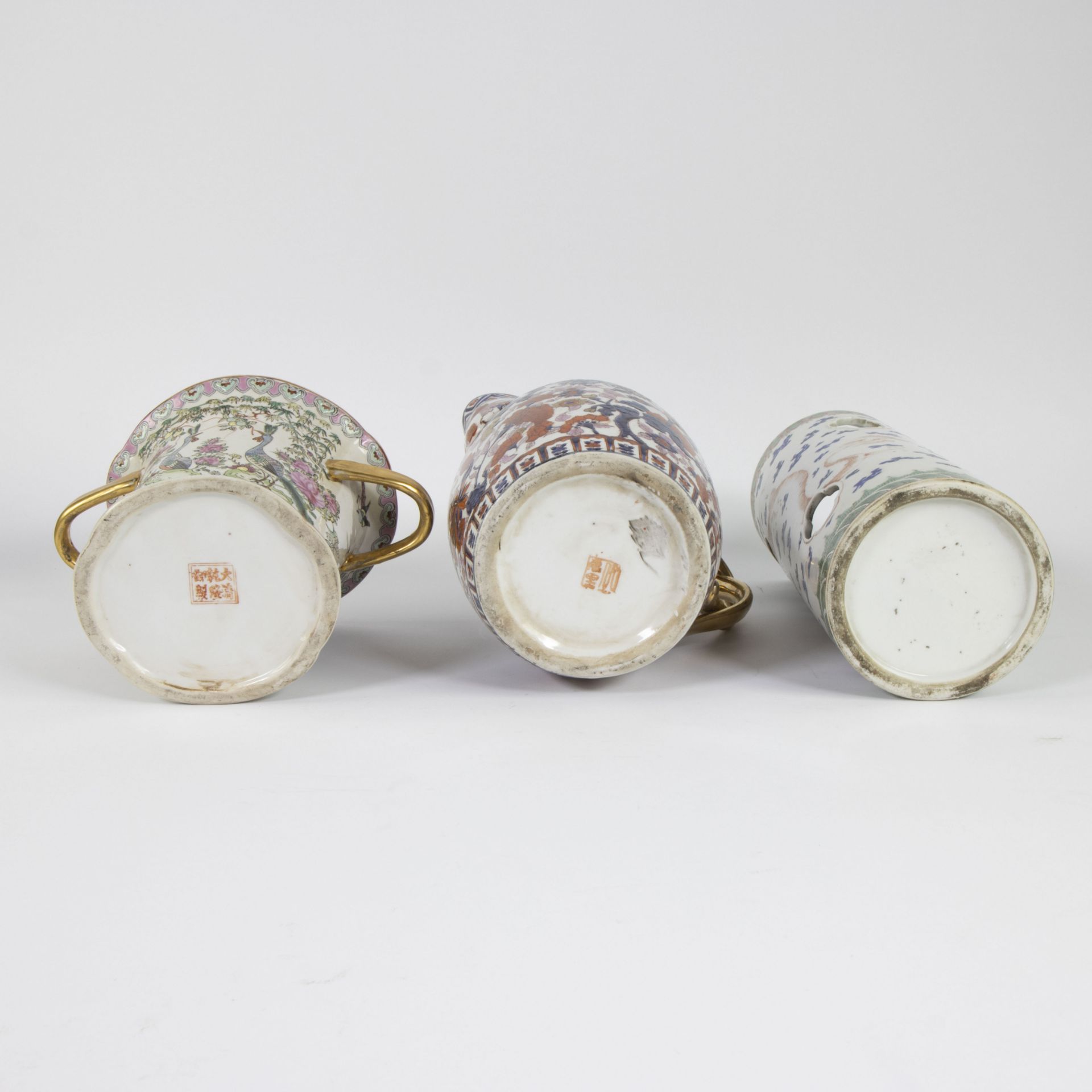 Collection of Asian porcelain, including a Chinese hat stand 19th century - Image 5 of 5