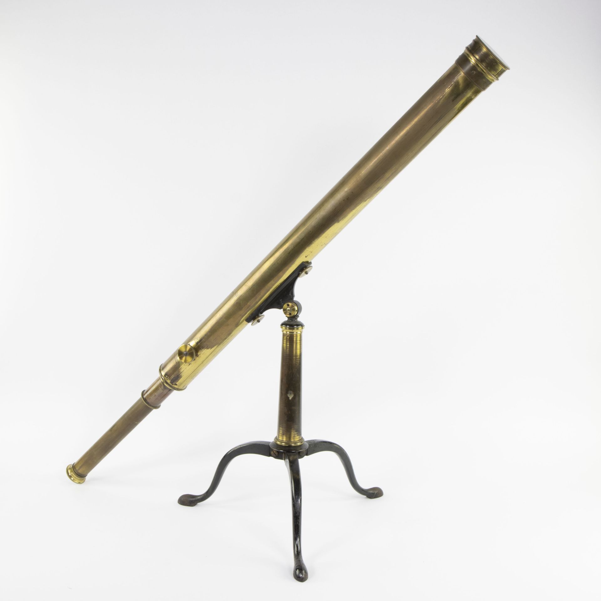 A George III brass telescope in original wooden case - Bild 2 aus 3
