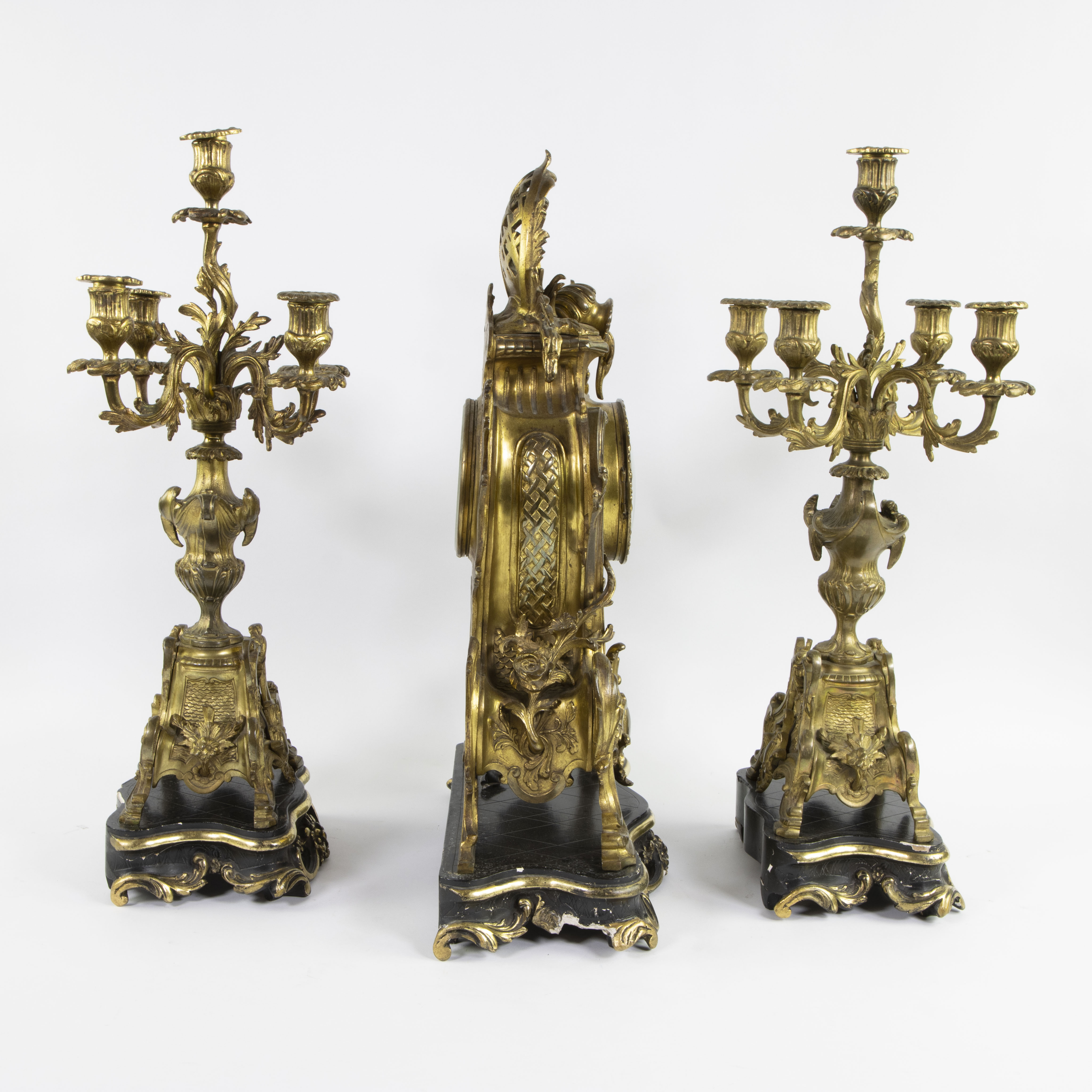 A three-part Louis XV style gilt bronze mantel clock garniture consisting of a clock and candlestick - Image 4 of 4