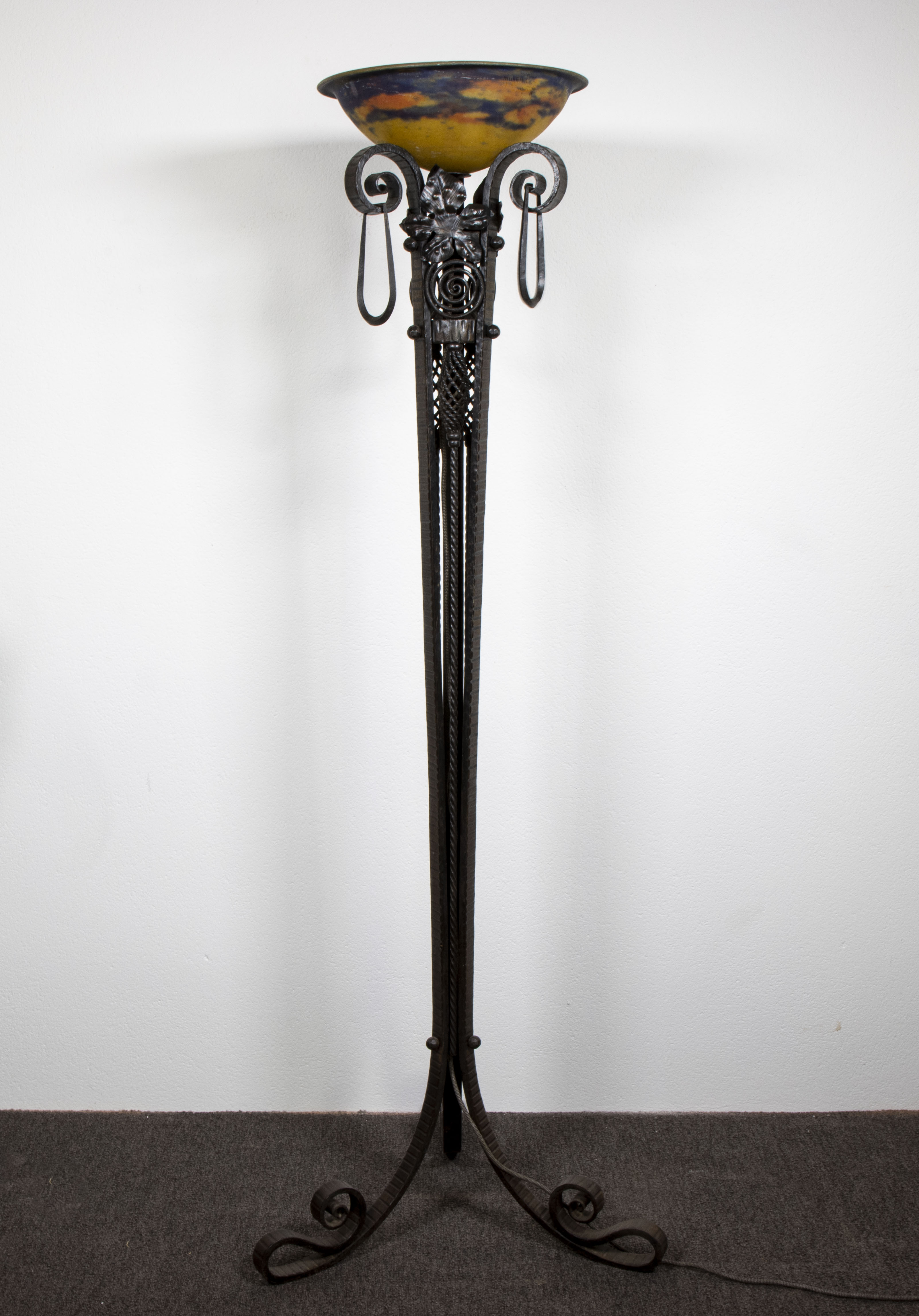 Art Deco wrought iron floor lamp with coupe in glass paste Muller Freres Luneville, signed - Image 5 of 8