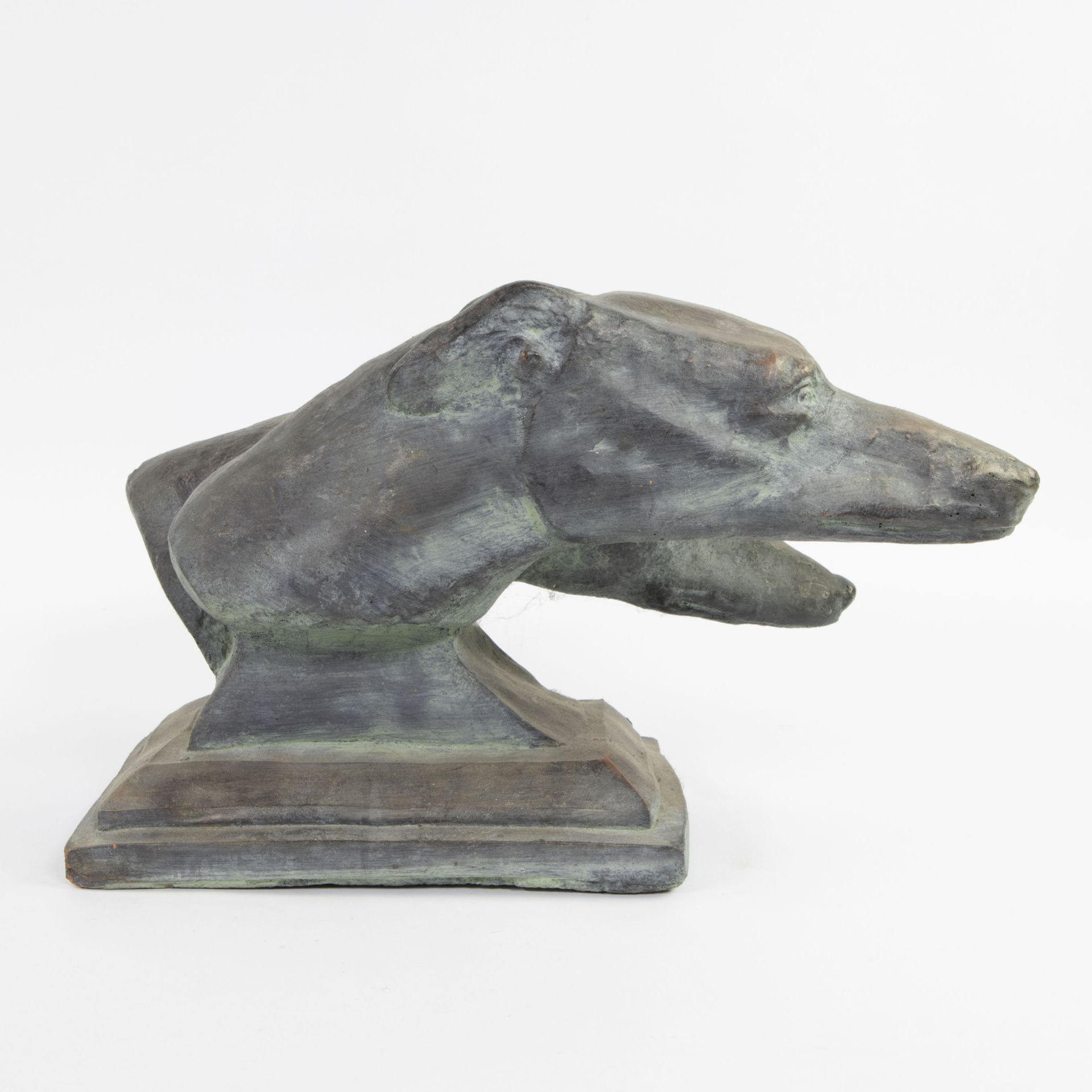 Stone sculpture of greyhound heads - Bild 4 aus 5