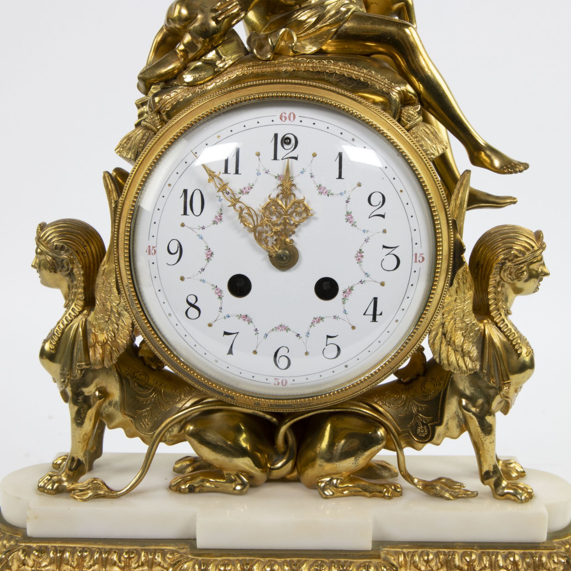 Louis XVI pendulum in white marble and gilded bronze - Bild 3 aus 7