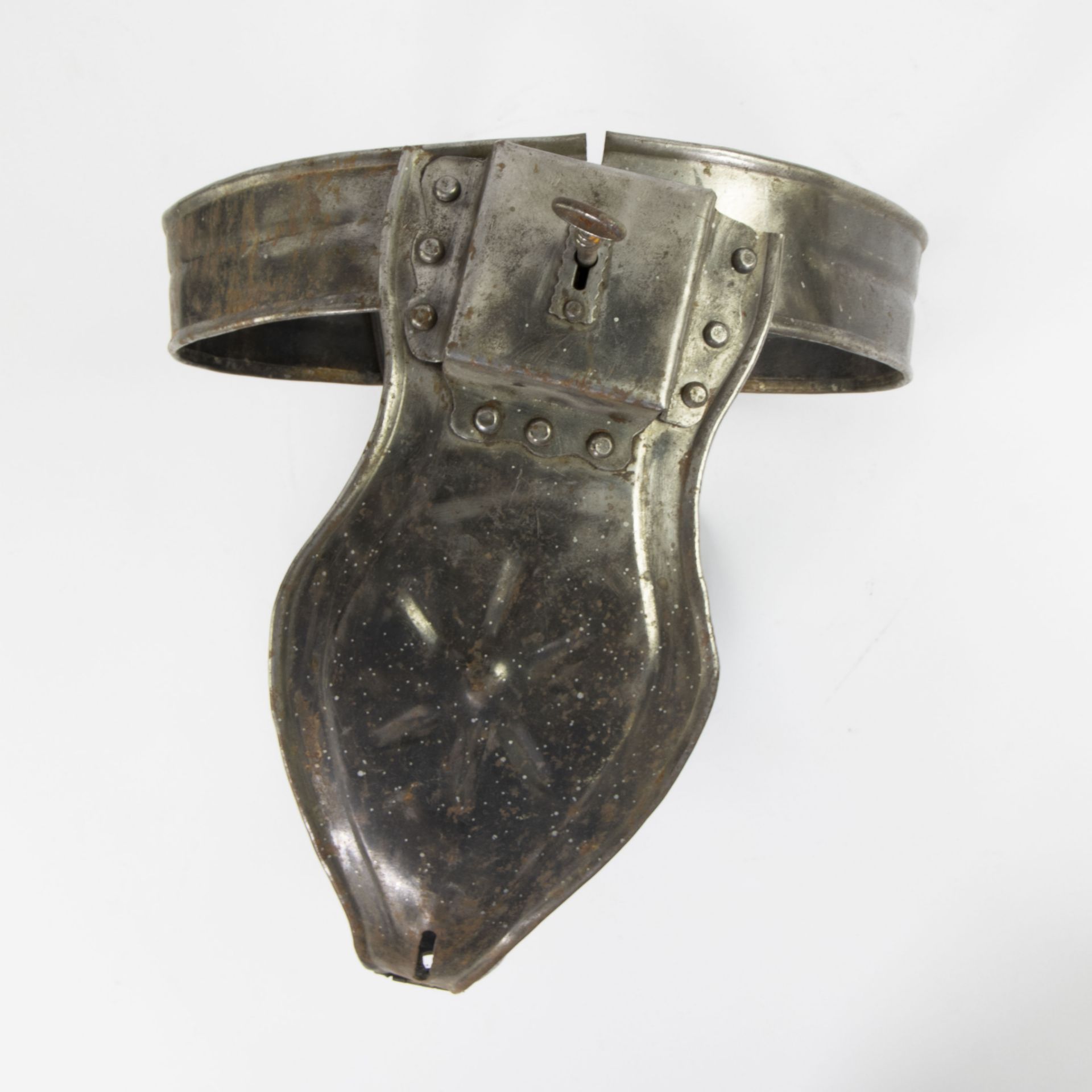 Chastity belt with key