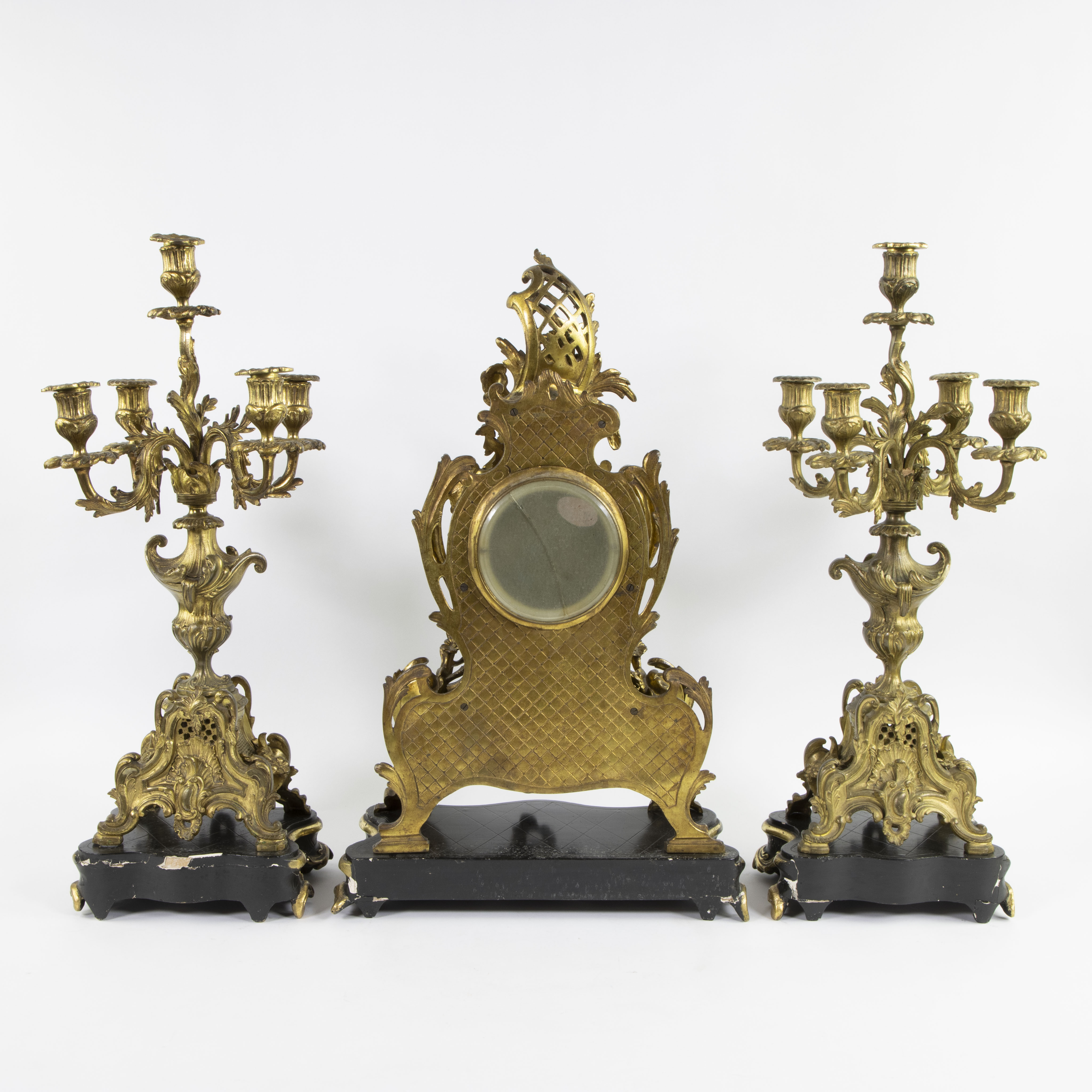 A three-part Louis XV style gilt bronze mantel clock garniture consisting of a clock and candlestick - Image 3 of 4