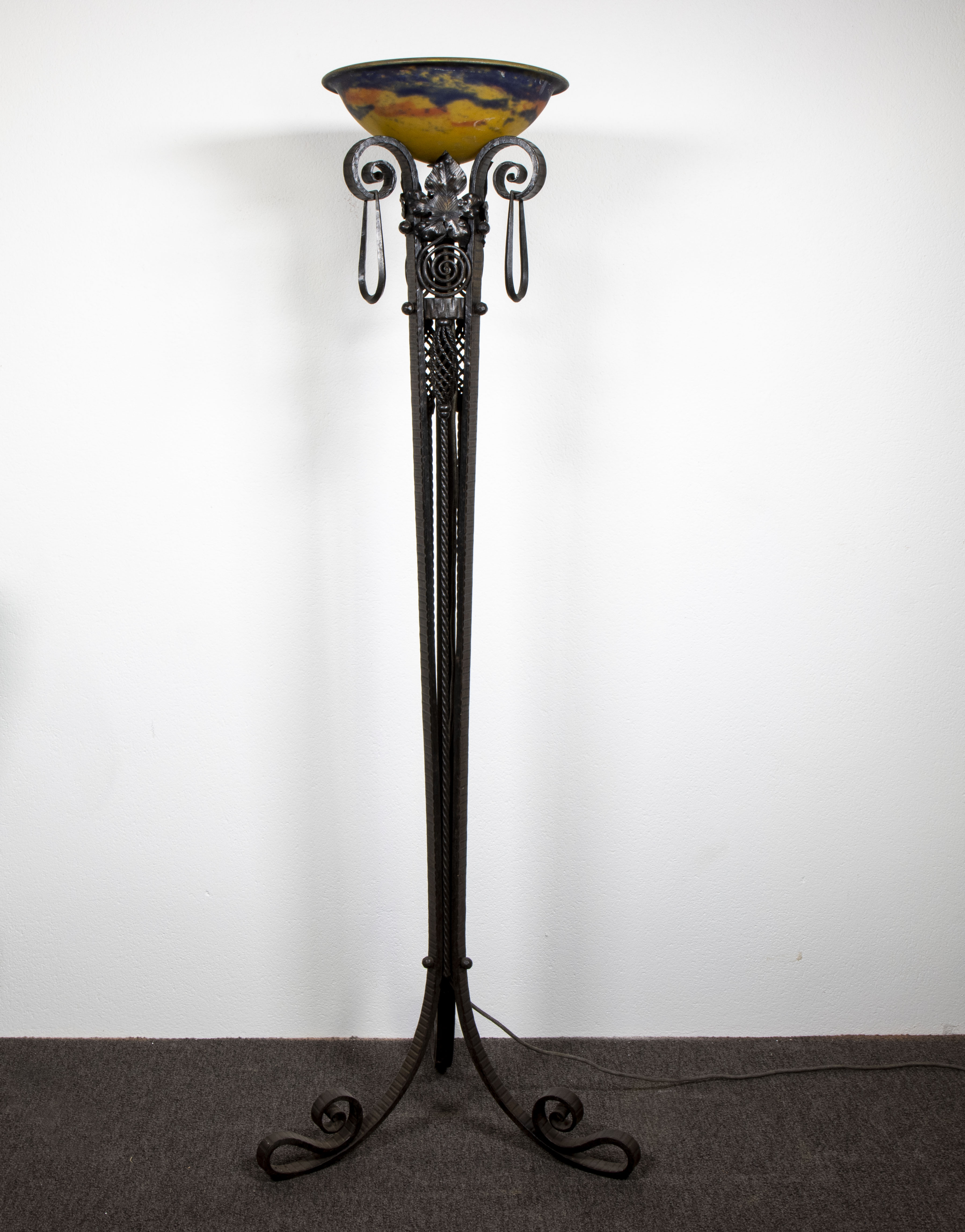 Art Deco wrought iron floor lamp with coupe in glass paste Muller Freres Luneville, signed - Image 2 of 8