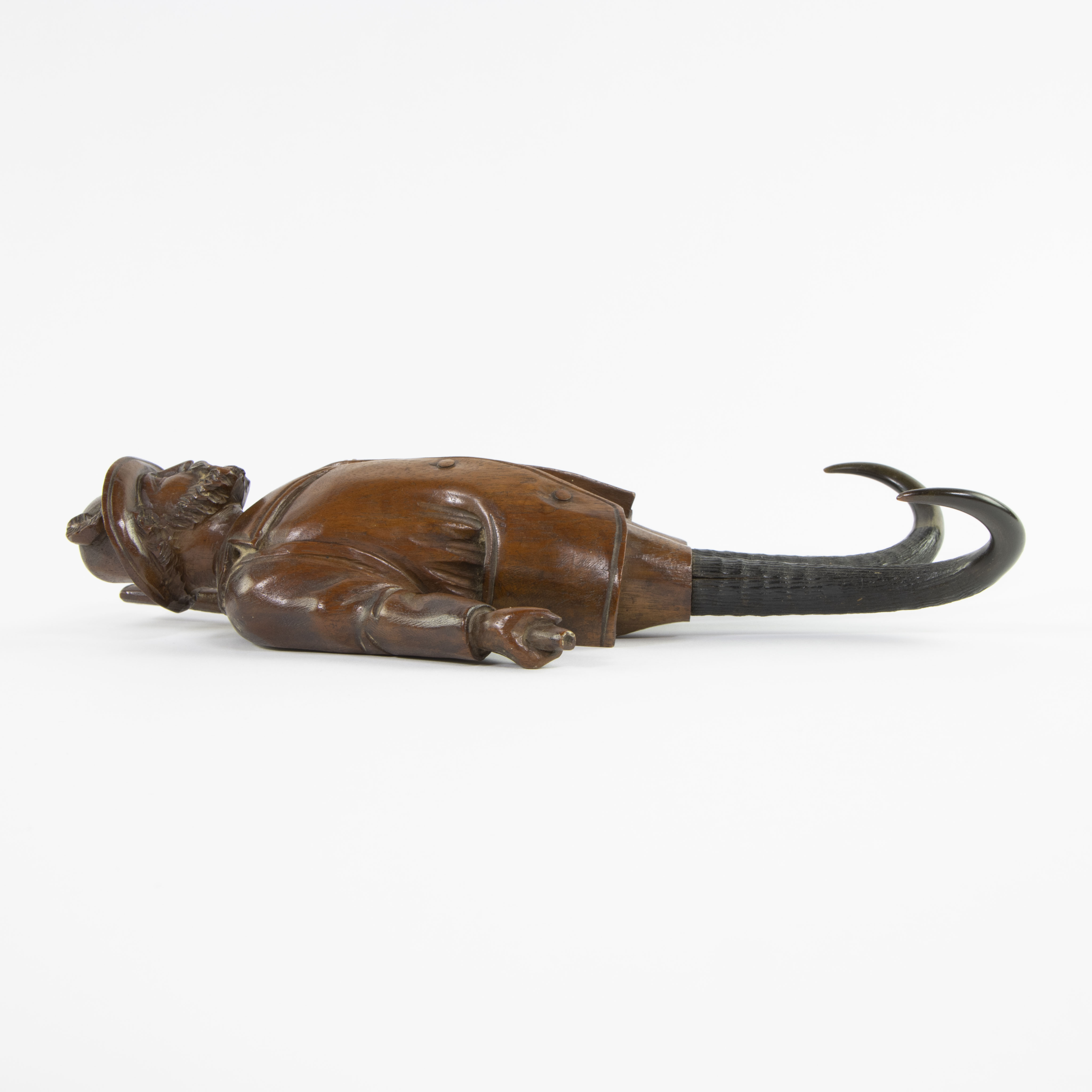 Antique hand-carved wooden Black Forest hunter with chamois horns as whipe hook - Image 3 of 4