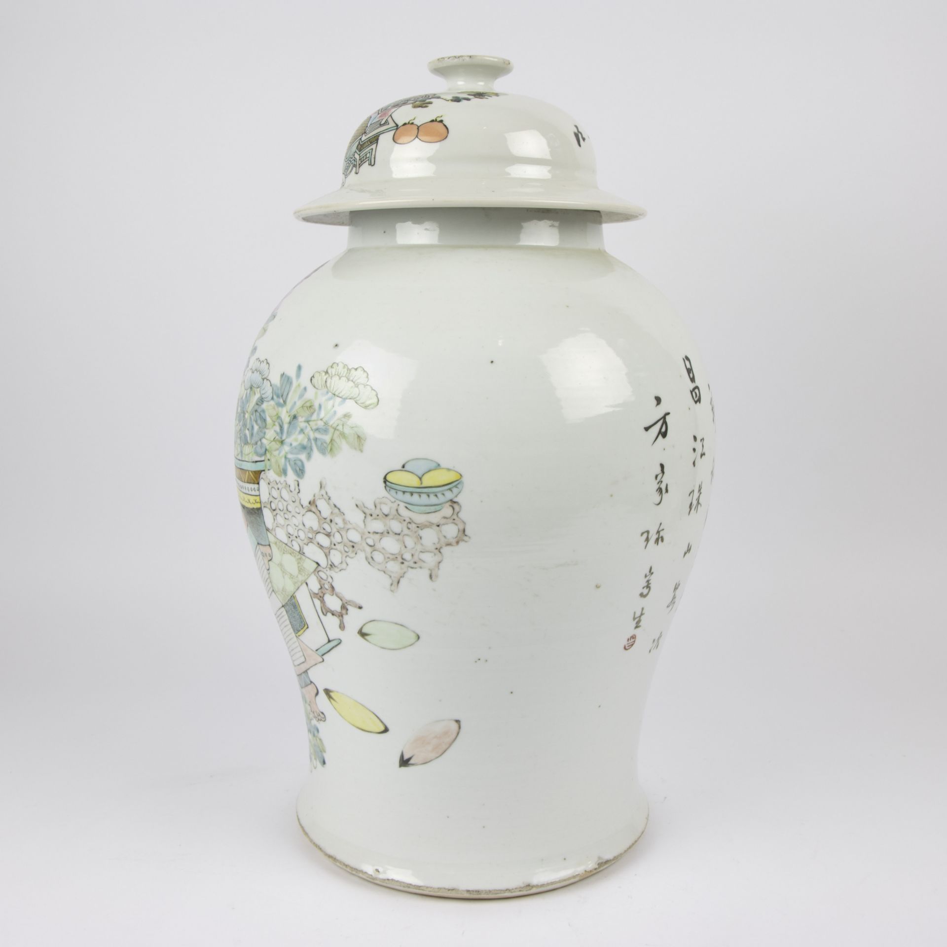 A Chinese lidded vase famille rose - Image 3 of 12