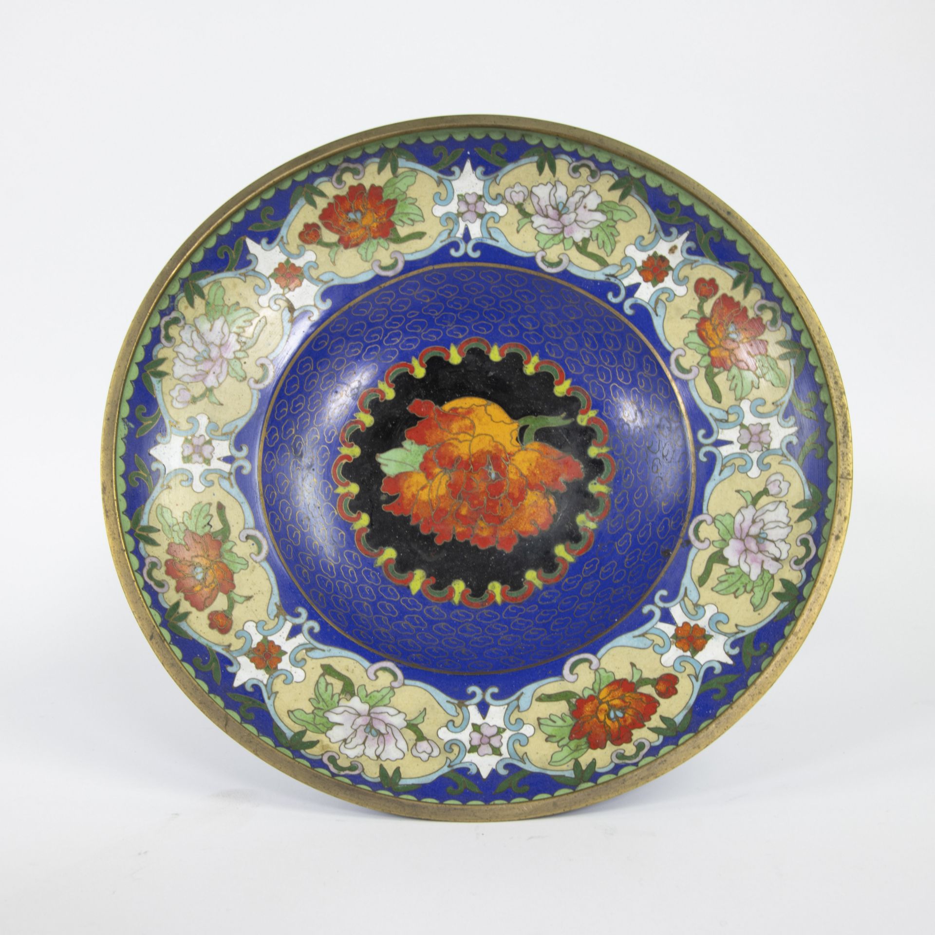 Collection of cloisonné, coupe, lidded jars, vase and dishes - Image 3 of 4