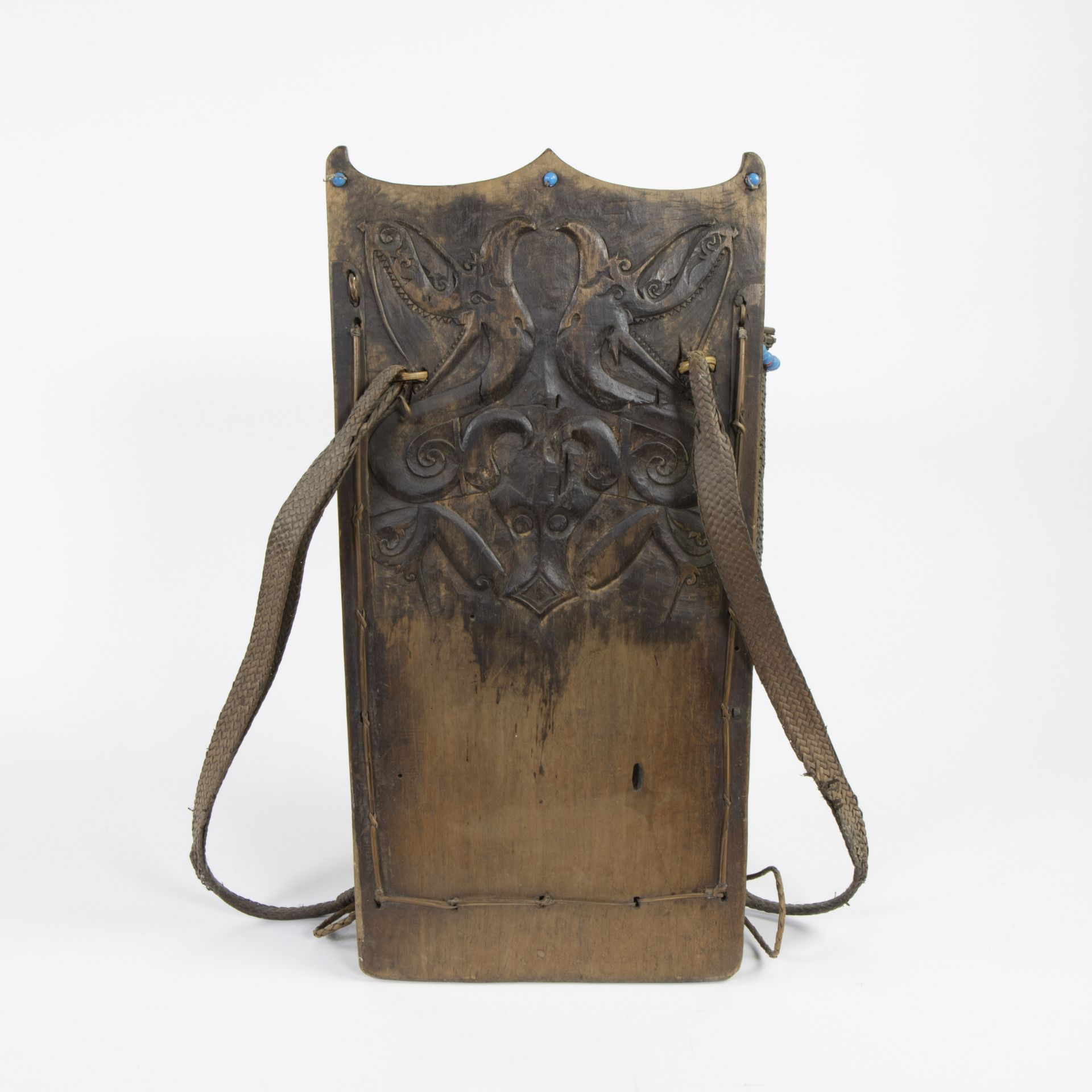 Carrying basket from Dayak Borneo with carving on the back - Image 3 of 4