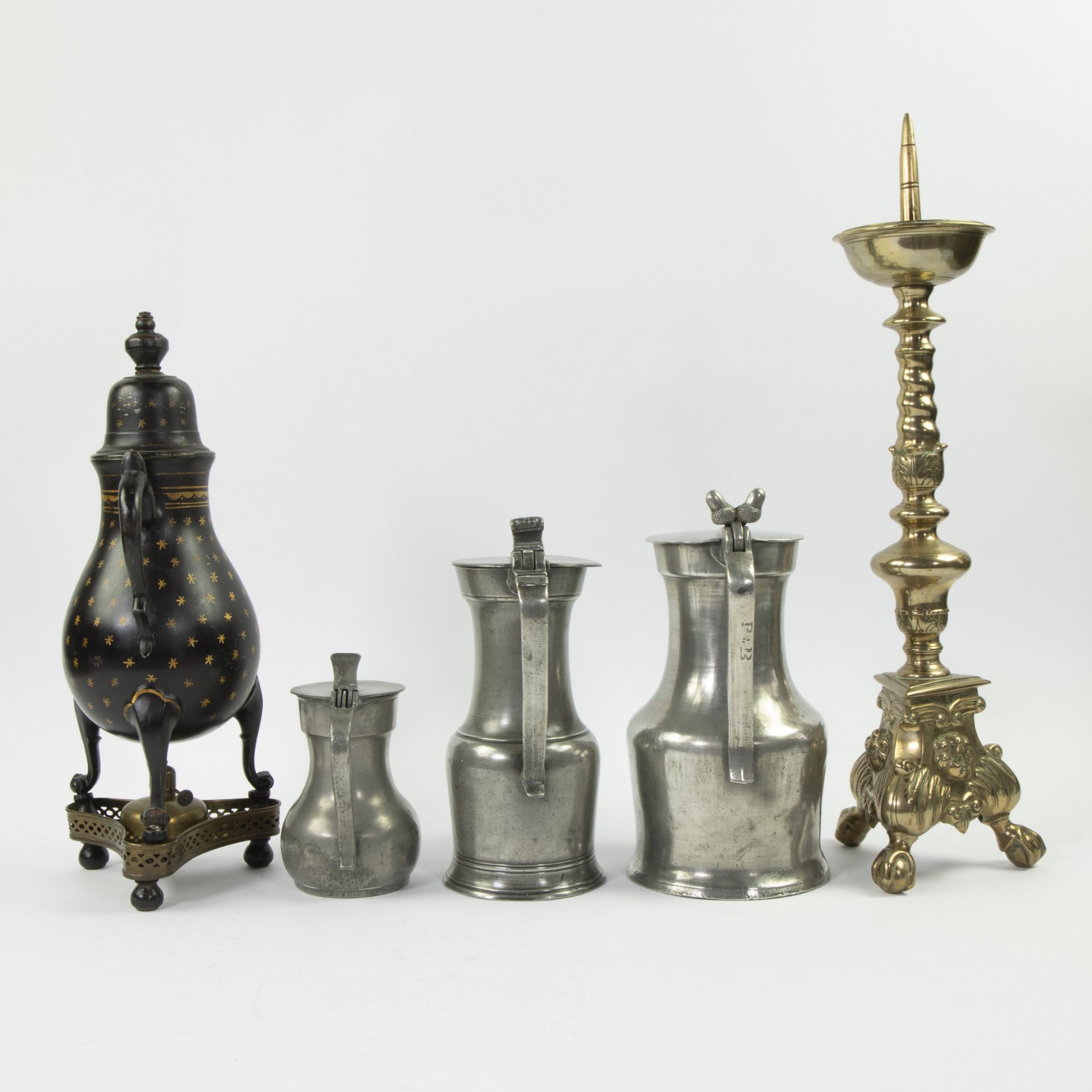 Lot of pewter and copper, 3 French pewter jugs 18th, candlestick 17th and Dutch tap jug circa 1850 - Bild 3 aus 4