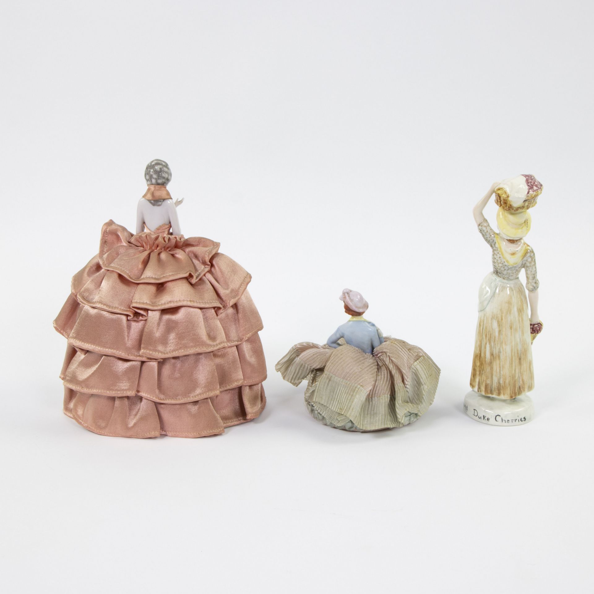 Lot of 3 porcelain figures including Staffordshire ca 1930 - Image 3 of 5