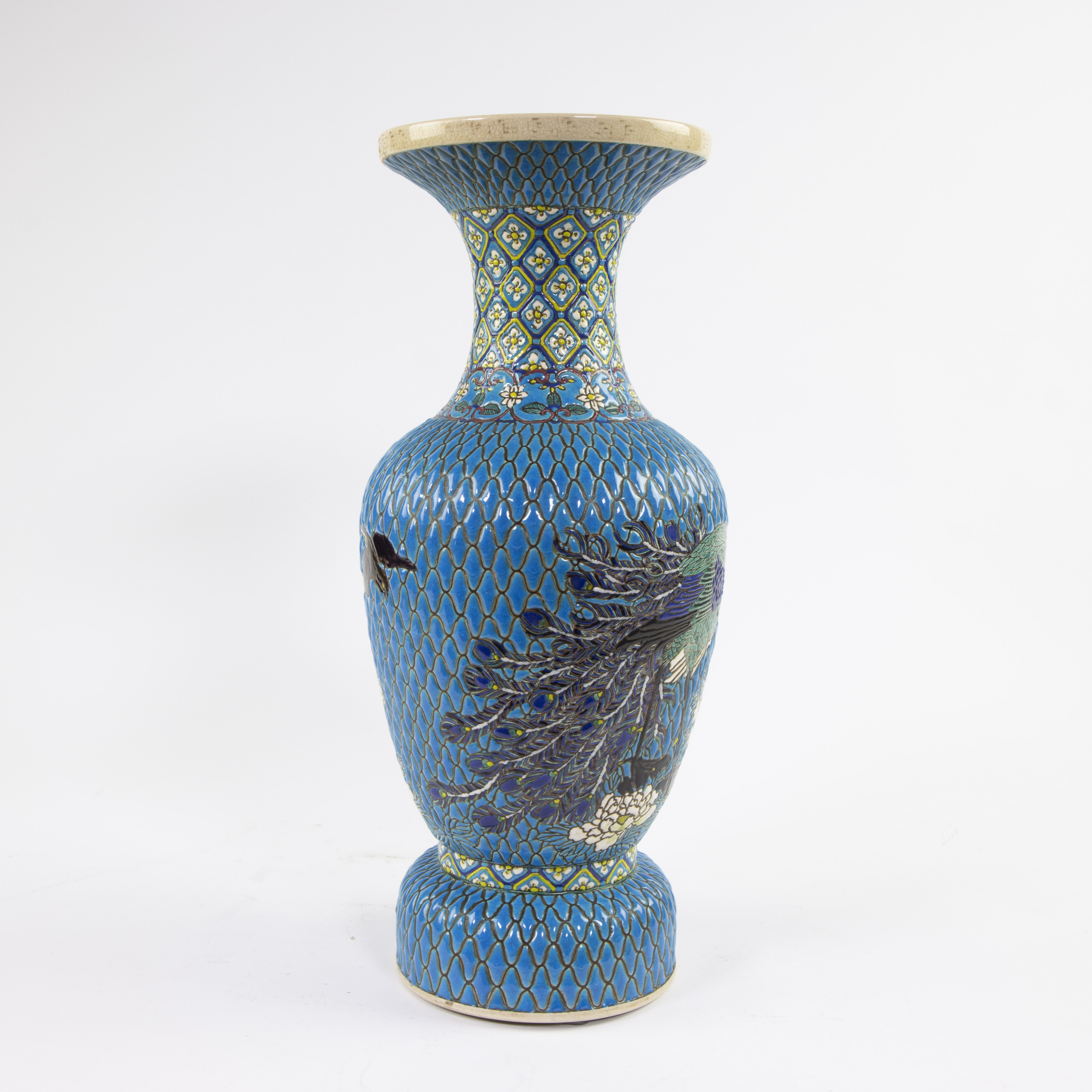 Large vase with crane and swallows on blue background, Meiji period - Image 4 of 7