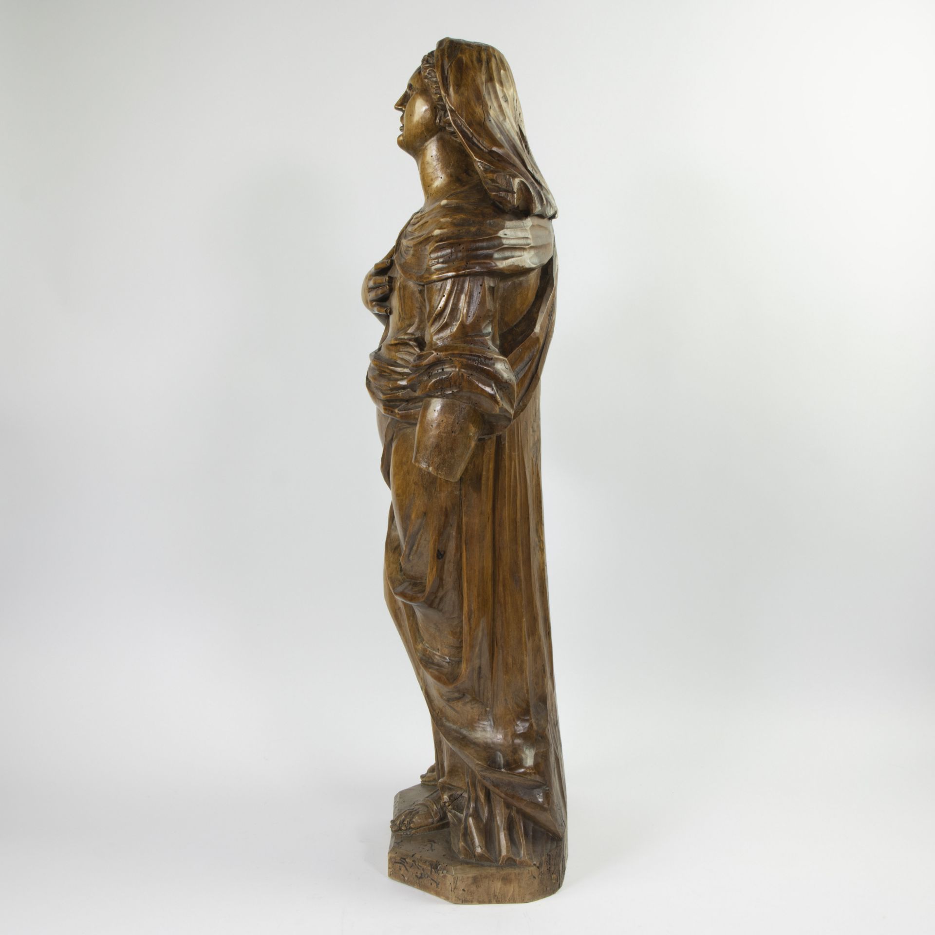 Saint Barbara with tower at feet, in walnut, Spanish, 18th century - Image 2 of 3