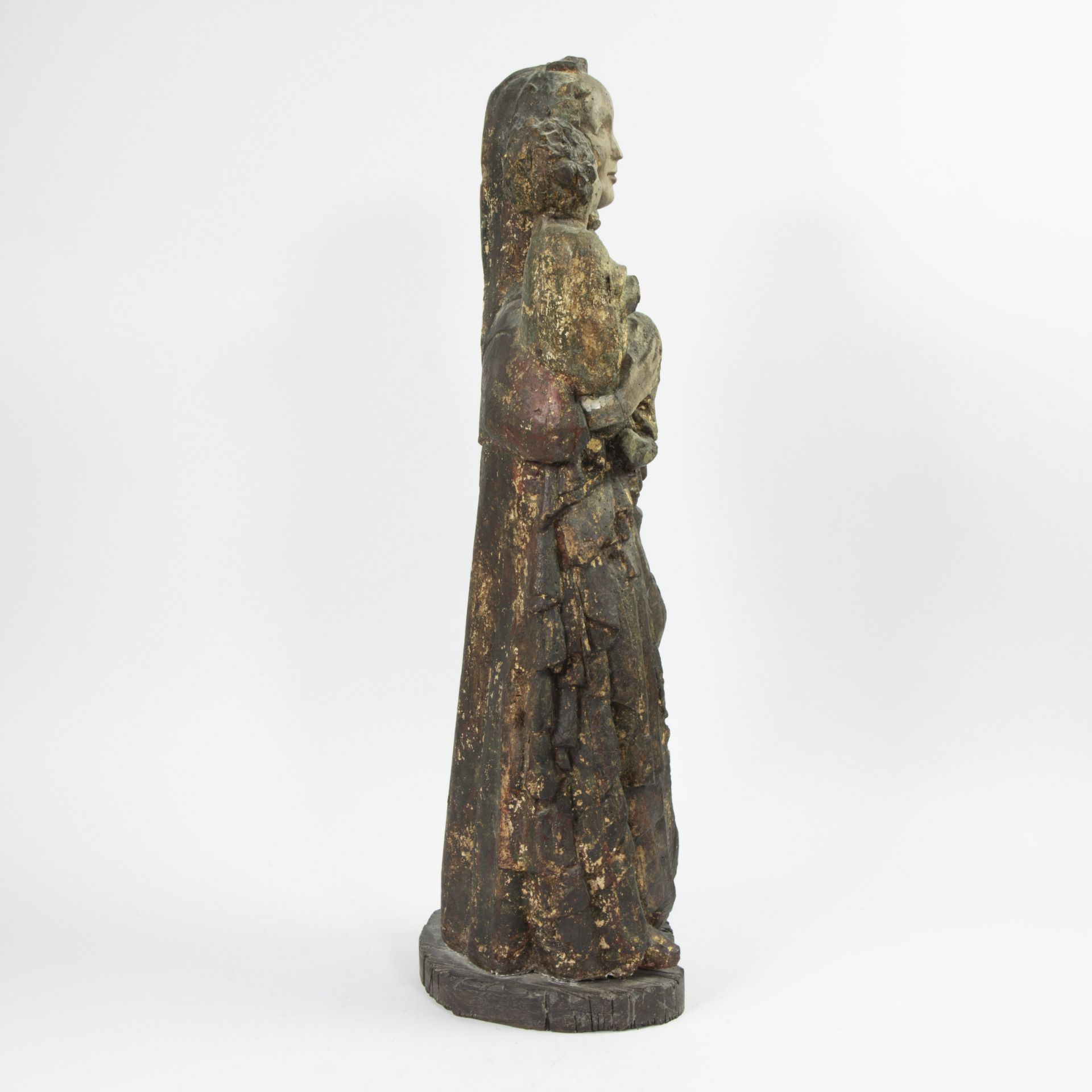 Patinated plaster of a Madonna with child Ile de France, 19th copie after example from 14th century - Image 4 of 4